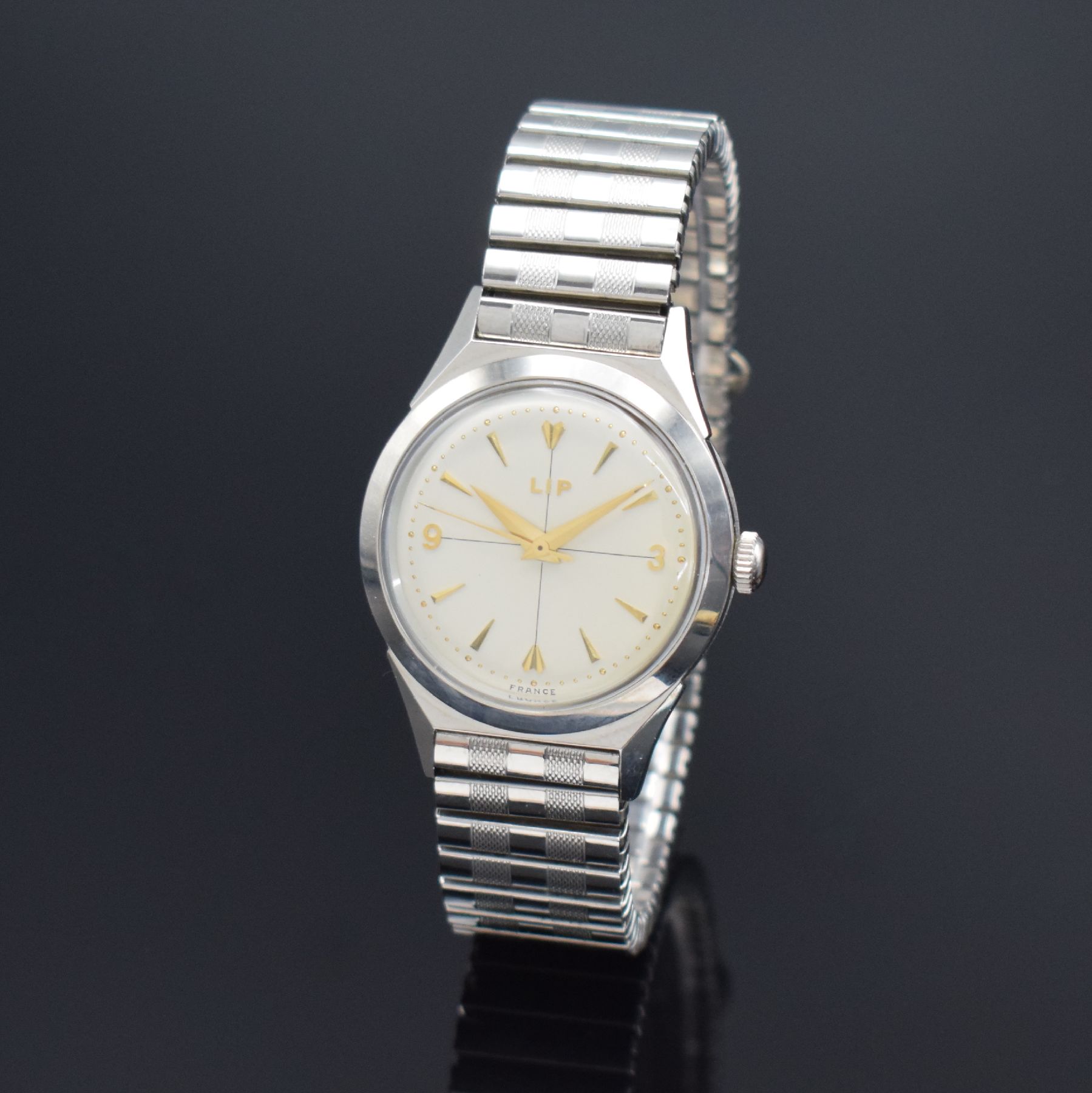 LIP nahezu neuwertige Armbanduhr in Stahl, Frankreich um 1955, Handaufzug, Boden verschr., orig. Flexband in Stahl, silb. Zifferbl. m. Fadenkreuz, ...