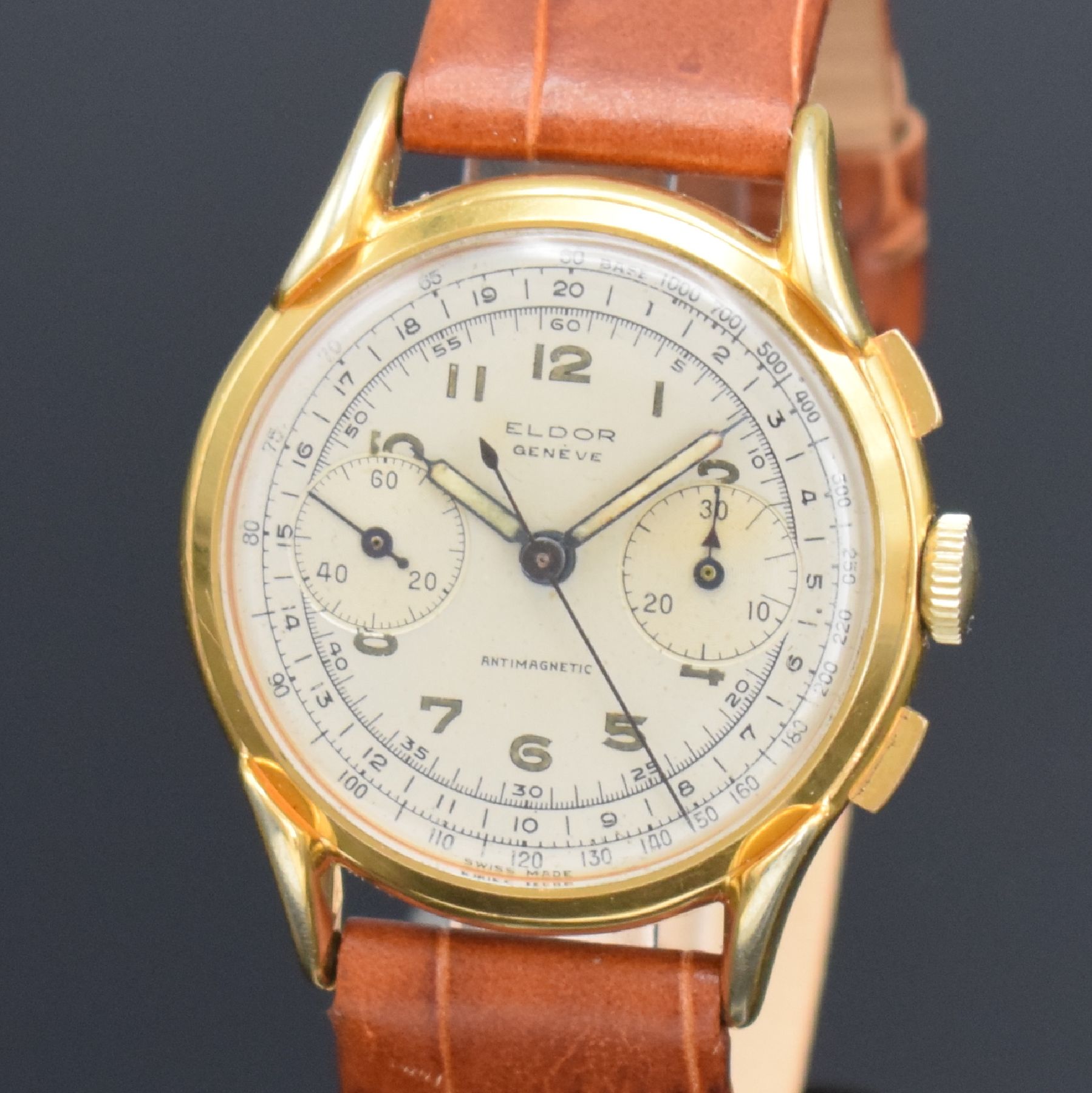 Detail a: ELDOR Geneve schöner Herrenchronograph, Schweiz um 1950, Handaufzug, verg. Geh., Boden aufgedr., silb. Zifferbl. altersb. pat./fl., arab. Zahlen, ...