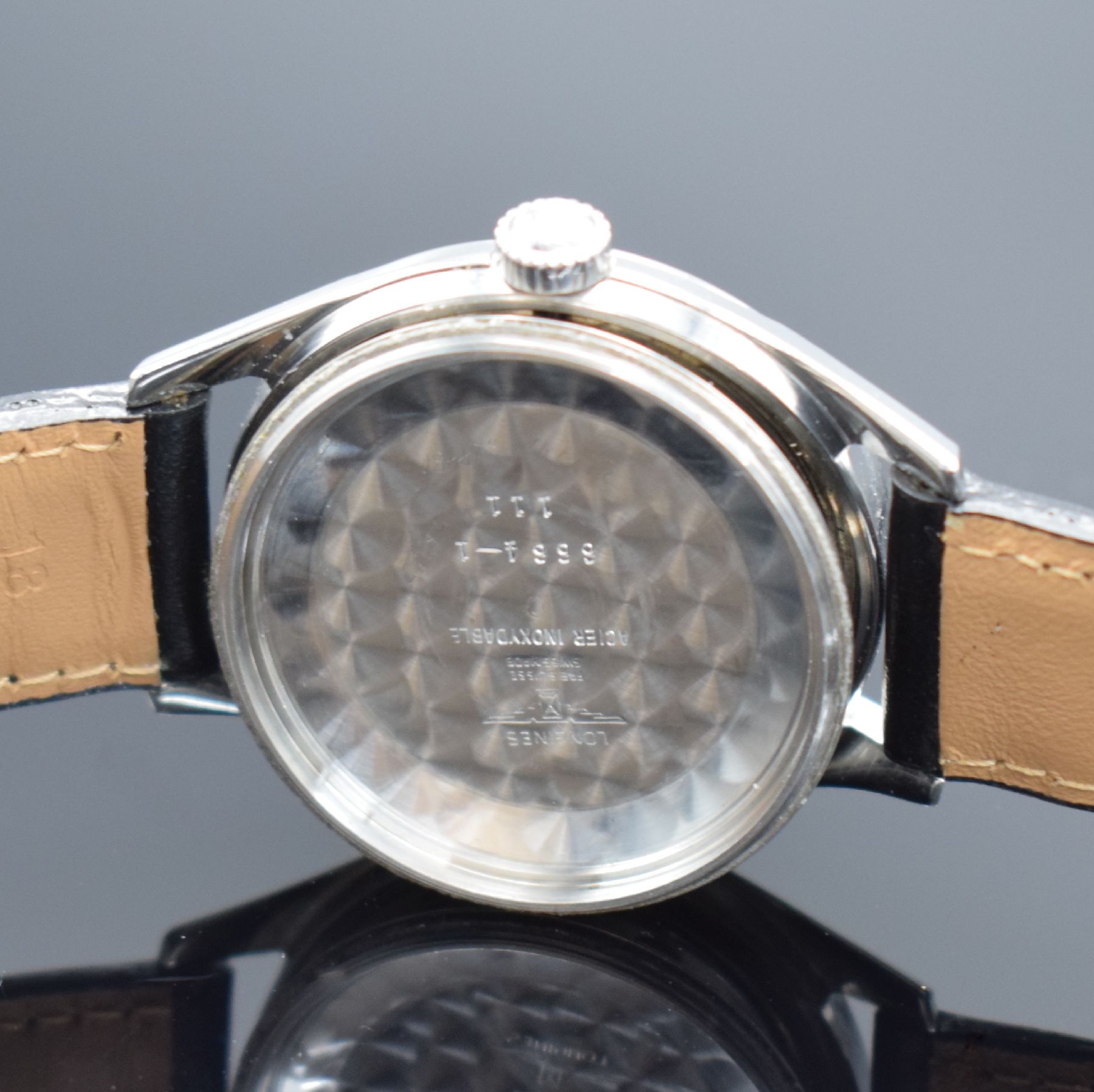 Detail f: LONGINES Herrenarmbanduhr in Stahl, Schweiz um 1955, Automatik, Boden verschr., orig. Krone, orig. silb. Duoton-Zifferbl. altersb. pat./fl., gold. ...