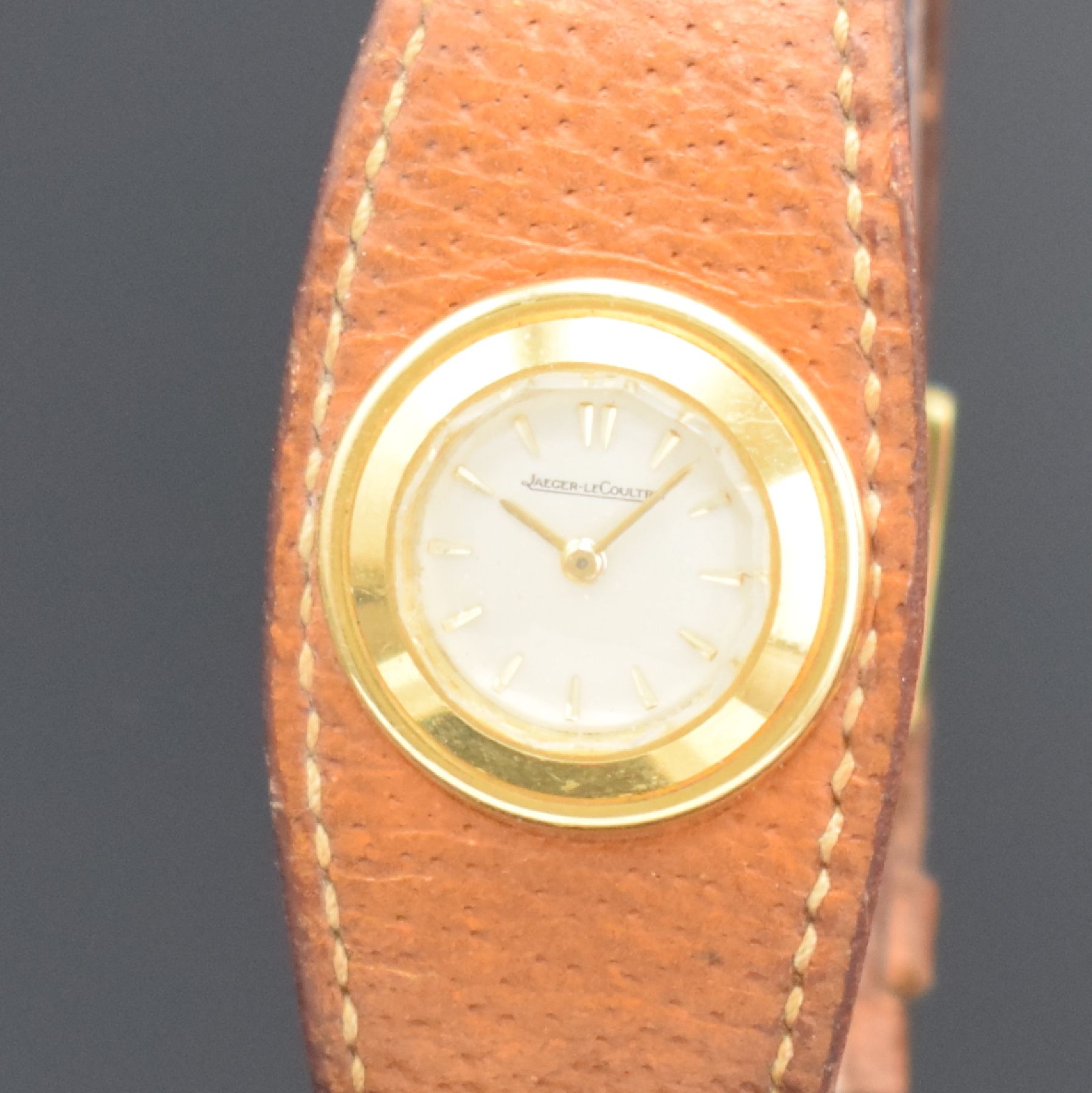 Detail a: HERMES / Jaeger-LeCoultre seltene Backwinder- Damenuhr in GG 750/000, Schweiz um 1950, Handaufzug über Krone am Boden, Boden sign. EJ (Edmund ...