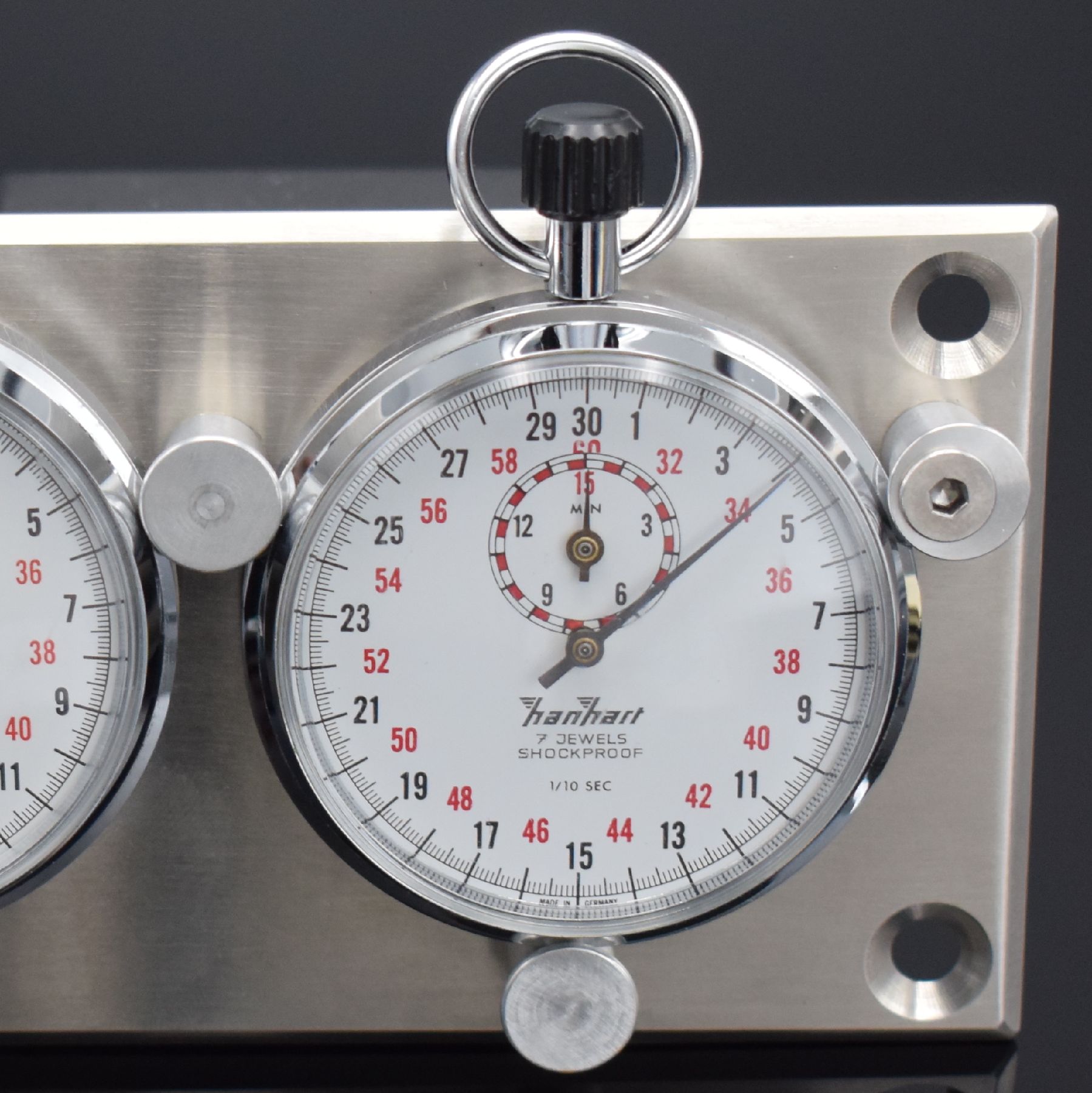 Detail a: HANHART dash board 2 Stoppuhren auf Stahl- platte montiert, Deutschland um 1970, beide 30/60 Sek.-& 15 Min.-Stoppzähler, 1x m. Additionszähler, ...