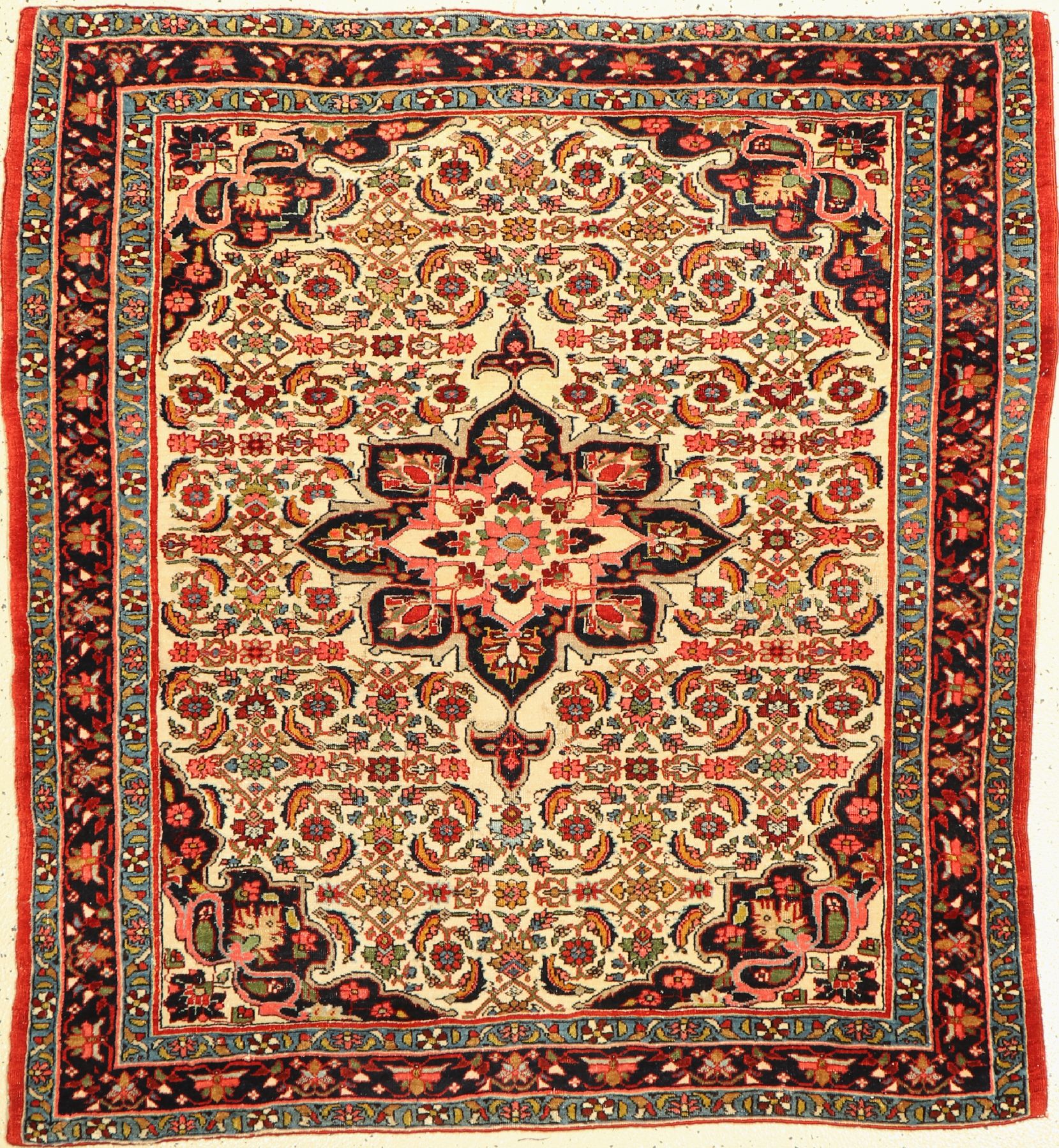 Bidjar alt, Persien, ca. 60 Jahre, Korkwolle, ca. 130 x 124 cm, EHZ: 3, (keine Fransen)