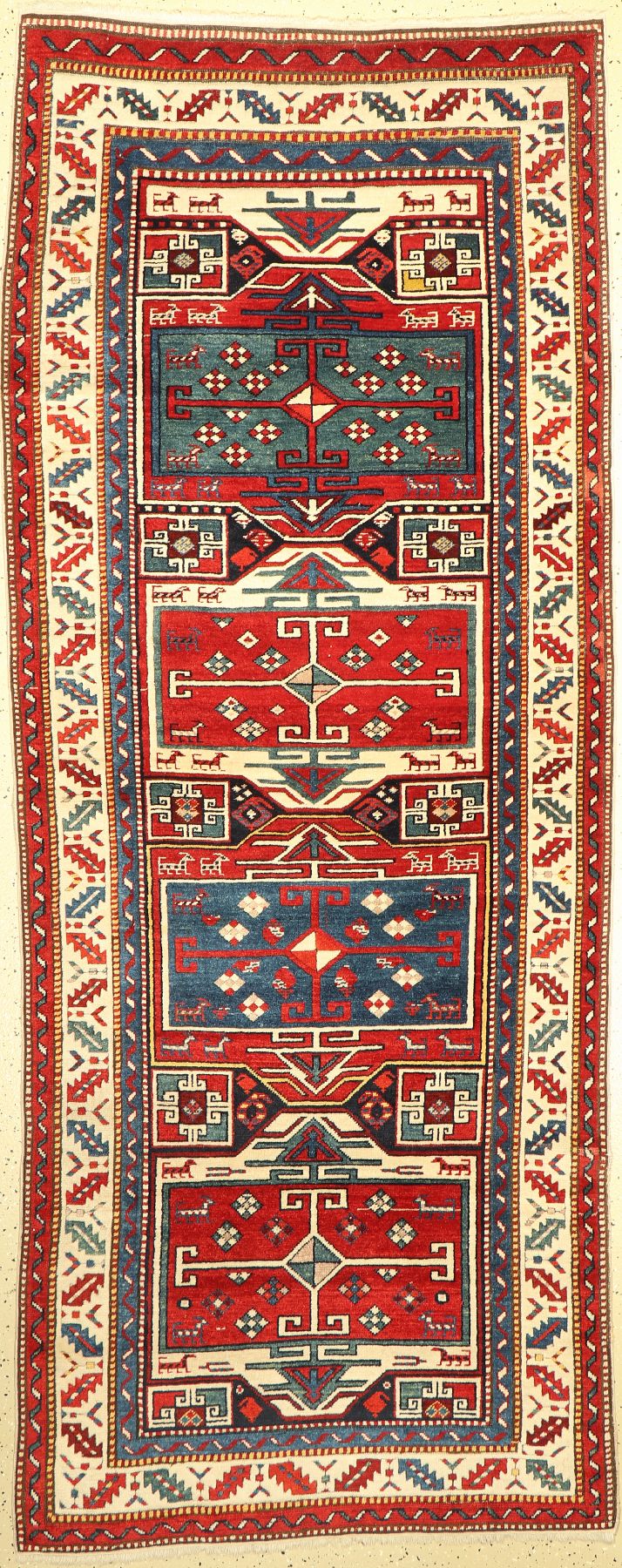 Antiker Schirwan, Kaukasus, um 1900, Wolle auf Wolle, ca. 263 x 106 cm, EHZ: 2(Abschlüsse fachkundig restauriert).