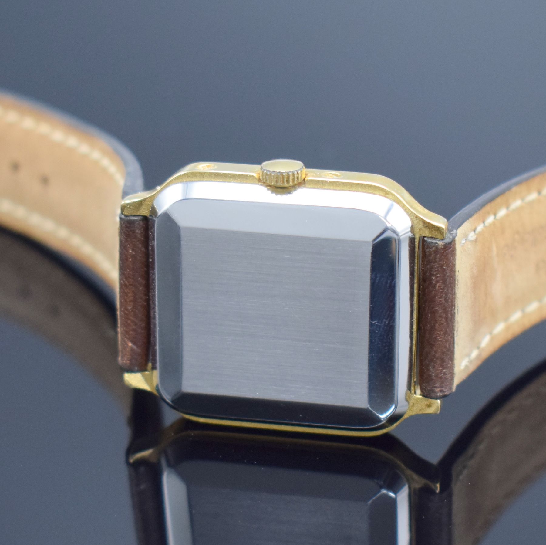 Detail d: JAQUET-BAUME Herrenarmbanduhr mit Vollkalender, Schweiz um 1970, Automatik, Boden aufgedr., Korrekturdr. seitl. im Geh. eingel., silb. Zifferbl. m. ...