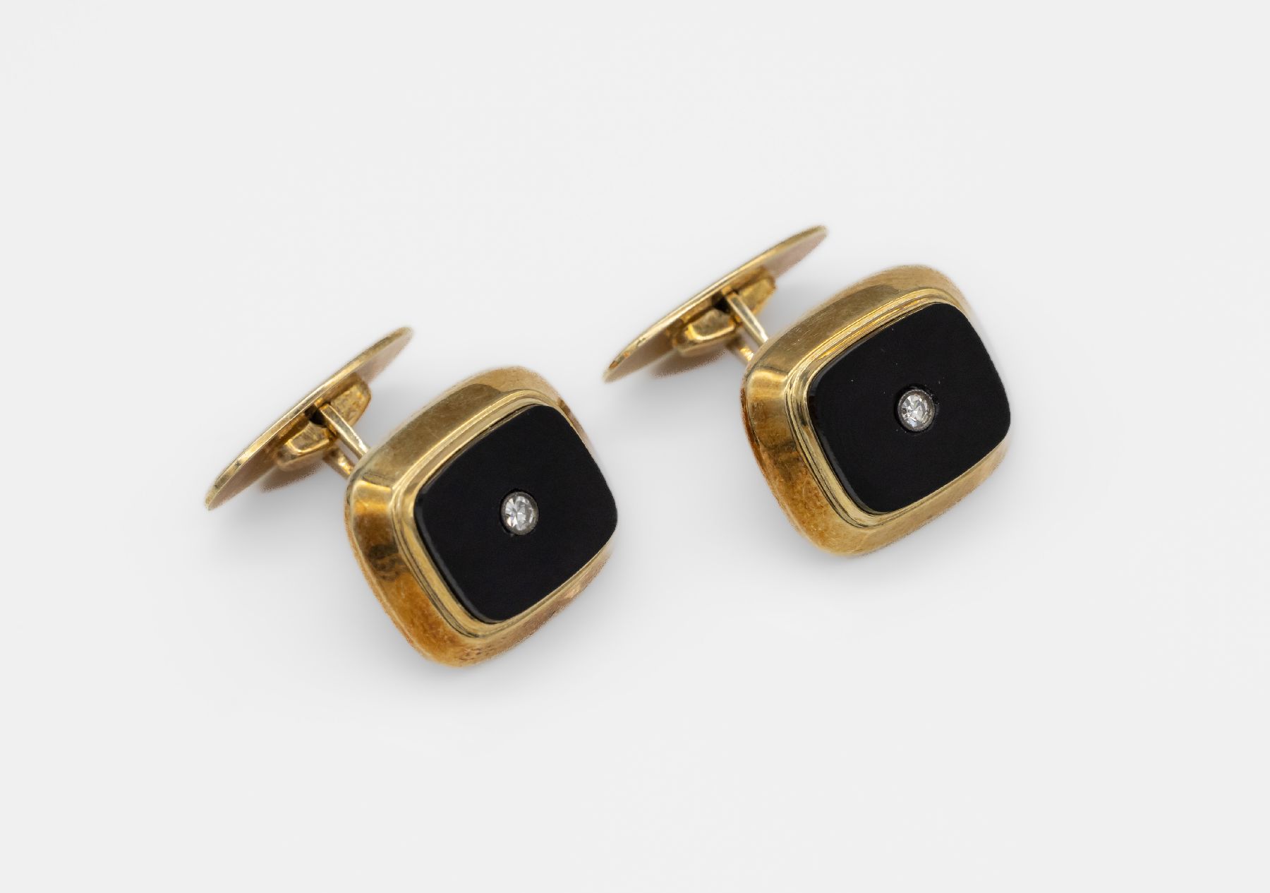 Paar 14 kt Gold Onyx-Diamant- Manschettenknöpfe, GG 585/000, Onyxplatte mit kl. Diamantbes., ca. 11.3 g