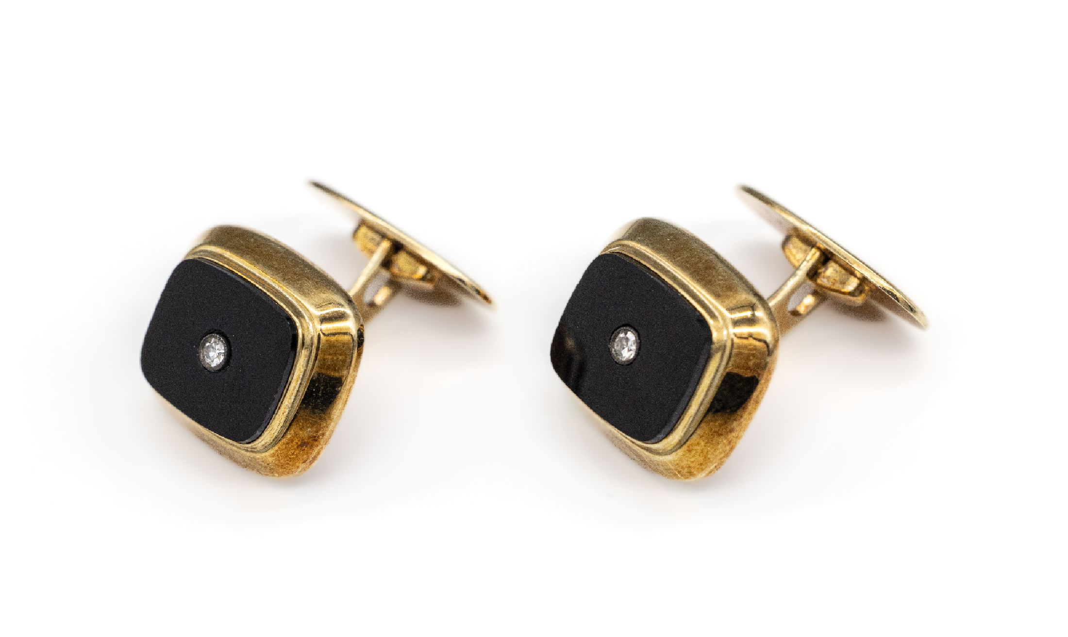 Detail a: Paar 14 kt Gold Onyx-Diamant- Manschettenknöpfe, GG 585/000, Onyxplatte mit kl. Diamantbes., ca. 11.3 g