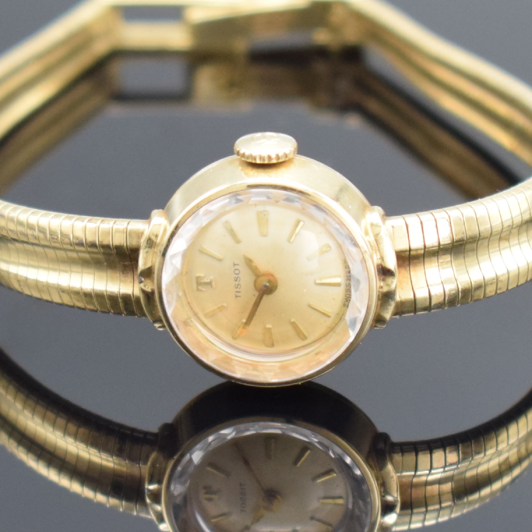 Detail a: TISSOT Damenarmbanduhr in GG 585/000, Schweiz um 1960, Handaufzug, 2-teil. Gehäuse, Boden aufgedr., Milanaiseband, silb. Ziffebl. m. gold. ...