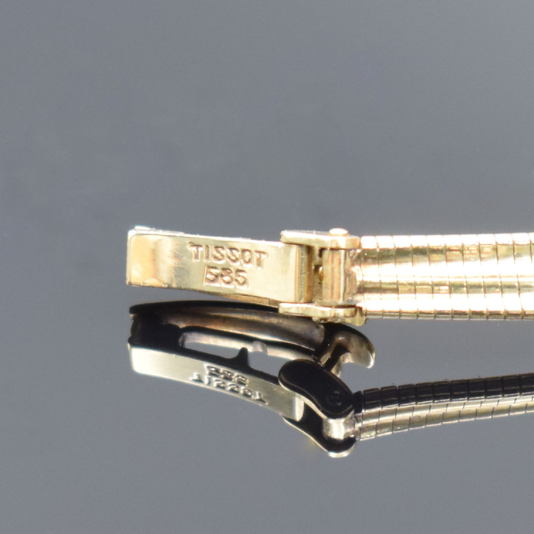 Detail b: TISSOT Damenarmbanduhr in GG 585/000, Schweiz um 1960, Handaufzug, 2-teil. Gehäuse, Boden aufgedr., Milanaiseband, silb. Ziffebl. m. gold. ...