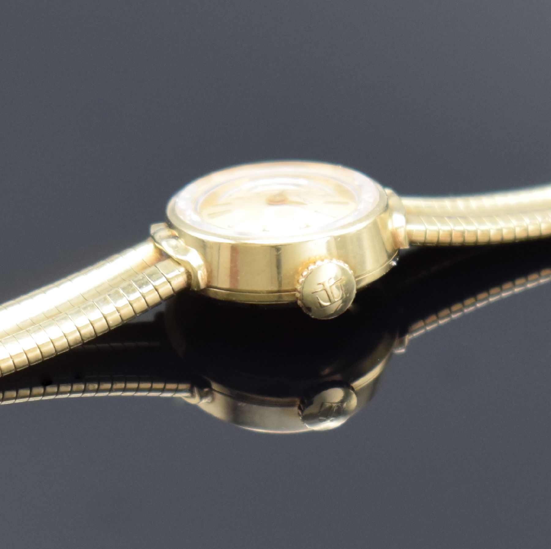 Detail c: TISSOT Damenarmbanduhr in GG 585/000, Schweiz um 1960, Handaufzug, 2-teil. Gehäuse, Boden aufgedr., Milanaiseband, silb. Ziffebl. m. gold. ...