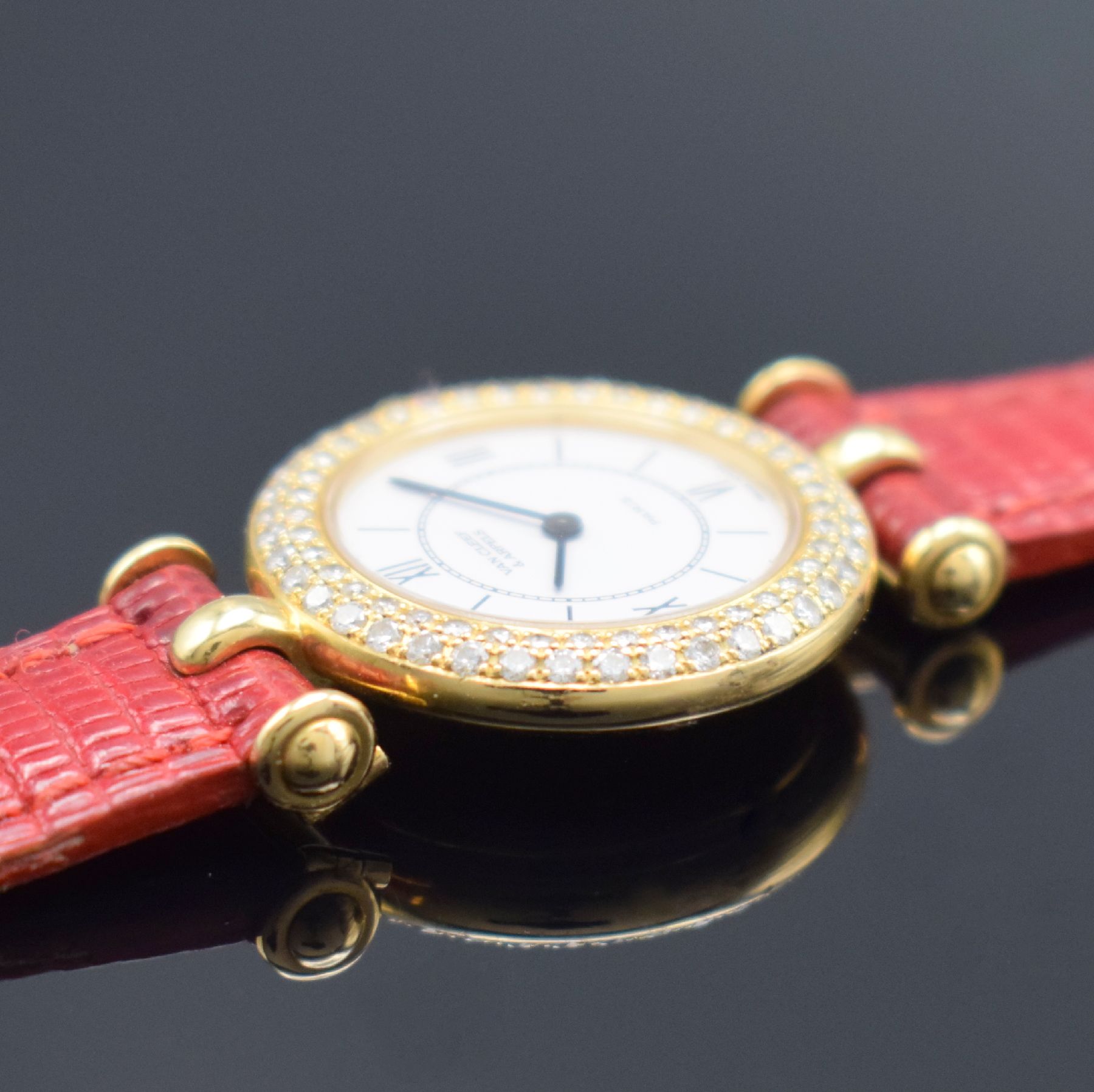 Detail c: VAN CLEEF & ARPELS feine Damenarmbanduhr in GG 750/000 Referenz 18643 B2, Schweiz/Frankreich um 1990, quarz, 2 teil. Geh., Boden aufgedr., Lünette ...