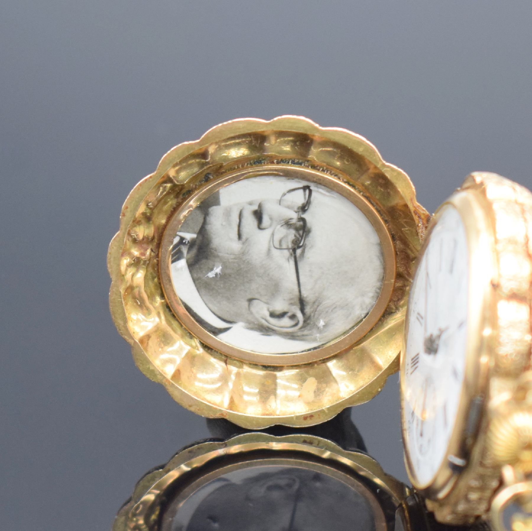 Detail a: ALBERT GENEVE Savonette in RoseG 585/000, Schweiz um 1900, 3-Deckel Goldgeh. aufw. floral grav. & teils email., Sprungdeckel m. Diamanten & Perlen ...