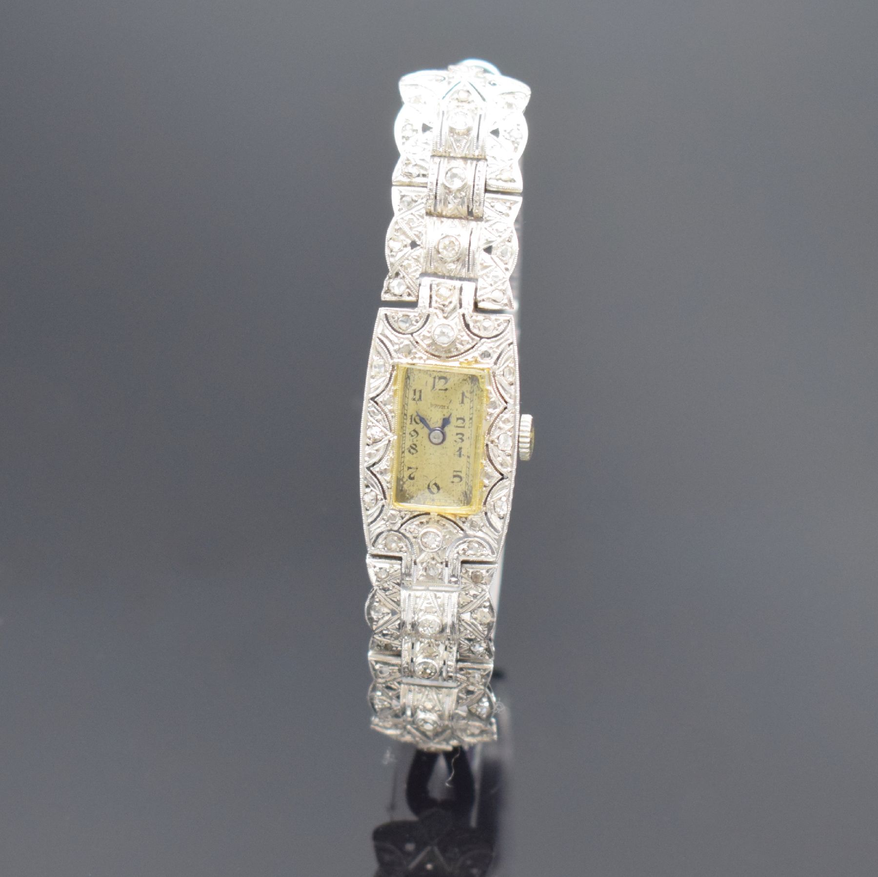 ESKA / S. KOCHER Art Deco Damenarmbanduhr in Platin, Schweiz um 1930, Handaufzug, 2-teil. Scharniergeh. (Scharnier def.) & Teile d. Bandes in Platin ...