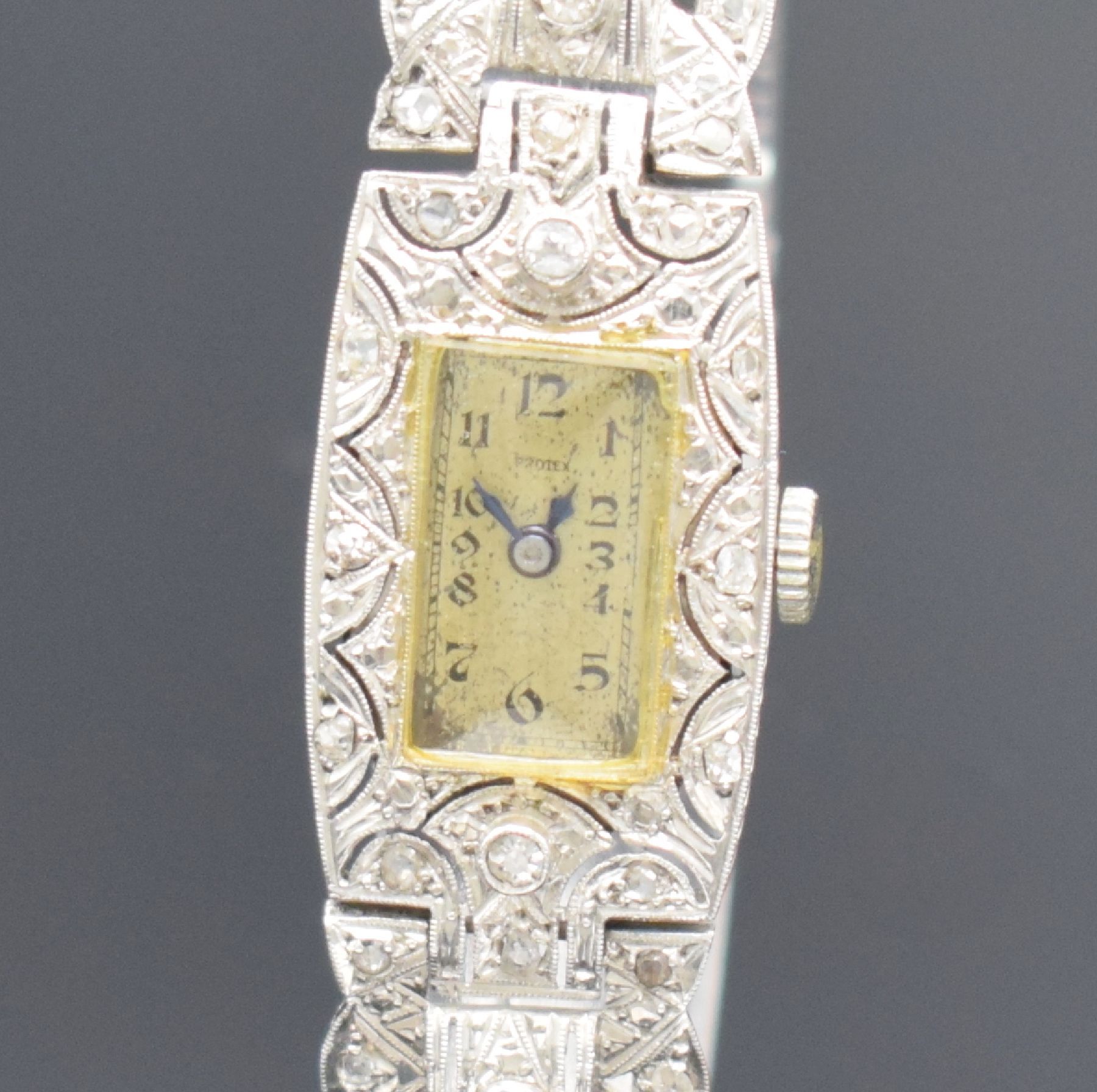 Detail a: ESKA / S. KOCHER Art Deco Damenarmbanduhr in Platin, Schweiz um 1930, Handaufzug, 2-teil. Scharniergeh. (Scharnier def.) & Teile d. Bandes in Platin ...