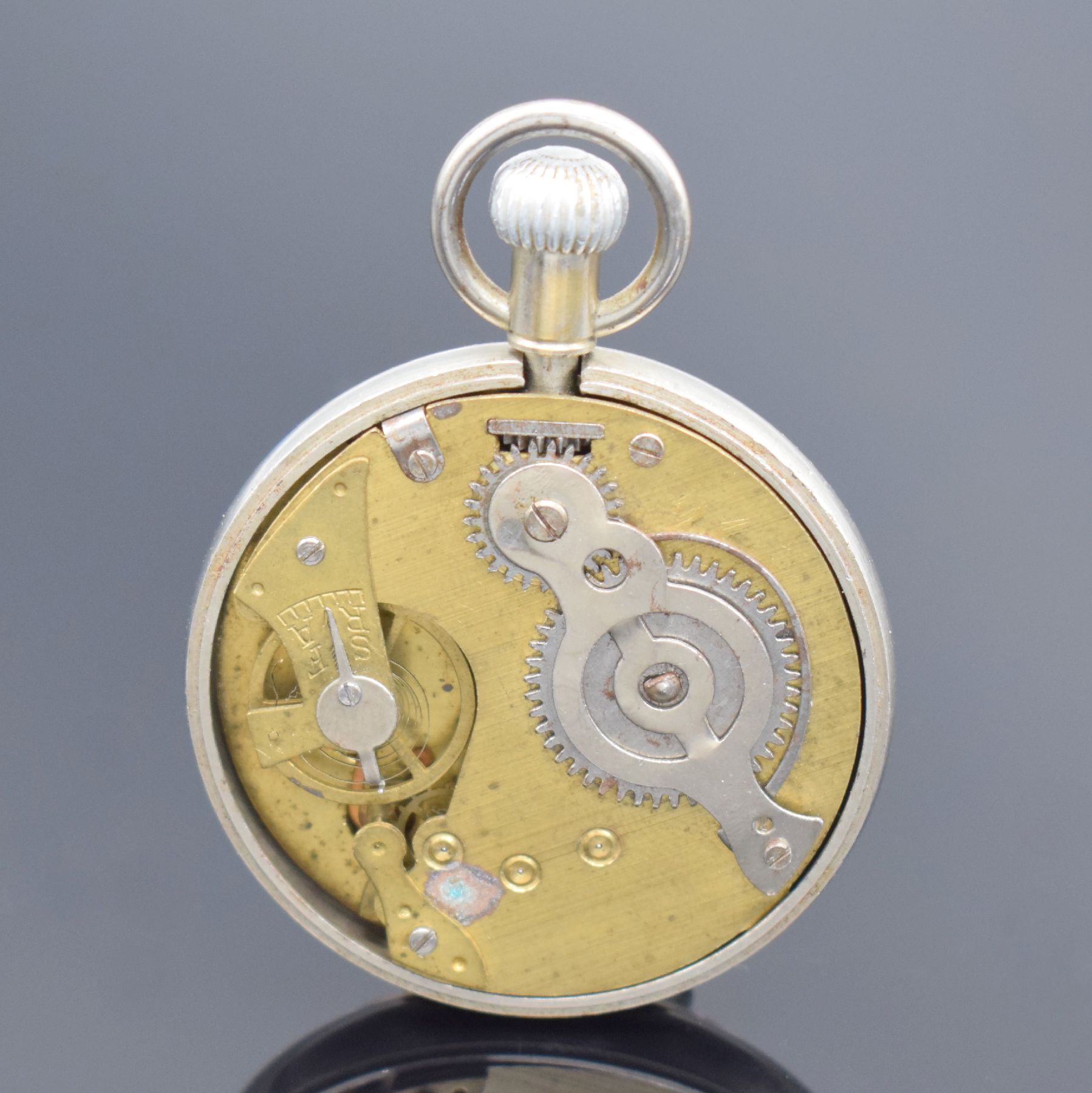 Detail b: Offene Herrentaschenuhr mit erotischer Darstellung, um 1915, 2-teil. Nickelgeh., Boden aufgedr., Zifferbl. m. erotischer Bemalung spät. auf ...