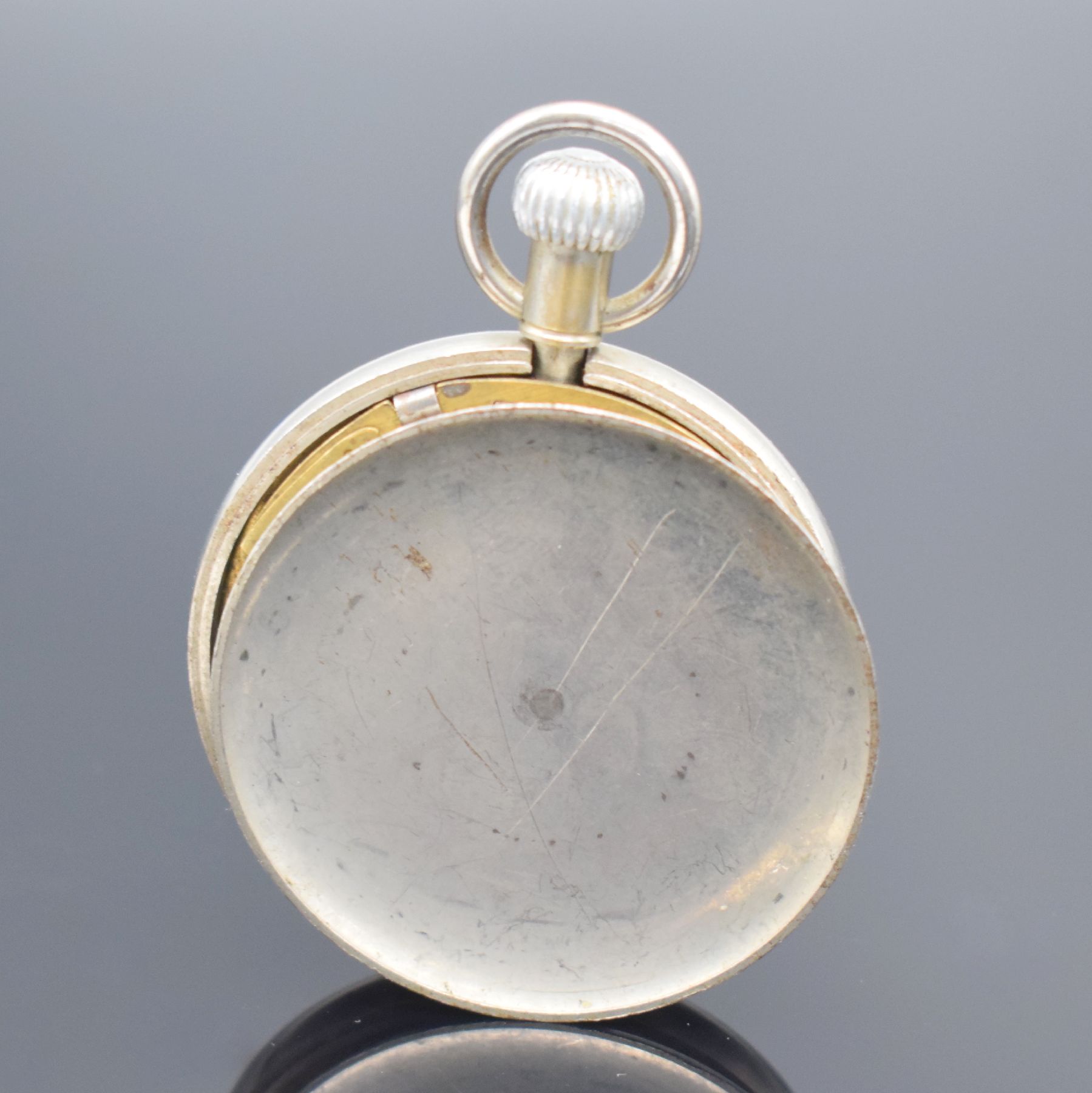 Detail c: Offene Herrentaschenuhr mit erotischer Darstellung, um 1915, 2-teil. Nickelgeh., Boden aufgedr., Zifferbl. m. erotischer Bemalung spät. auf ...