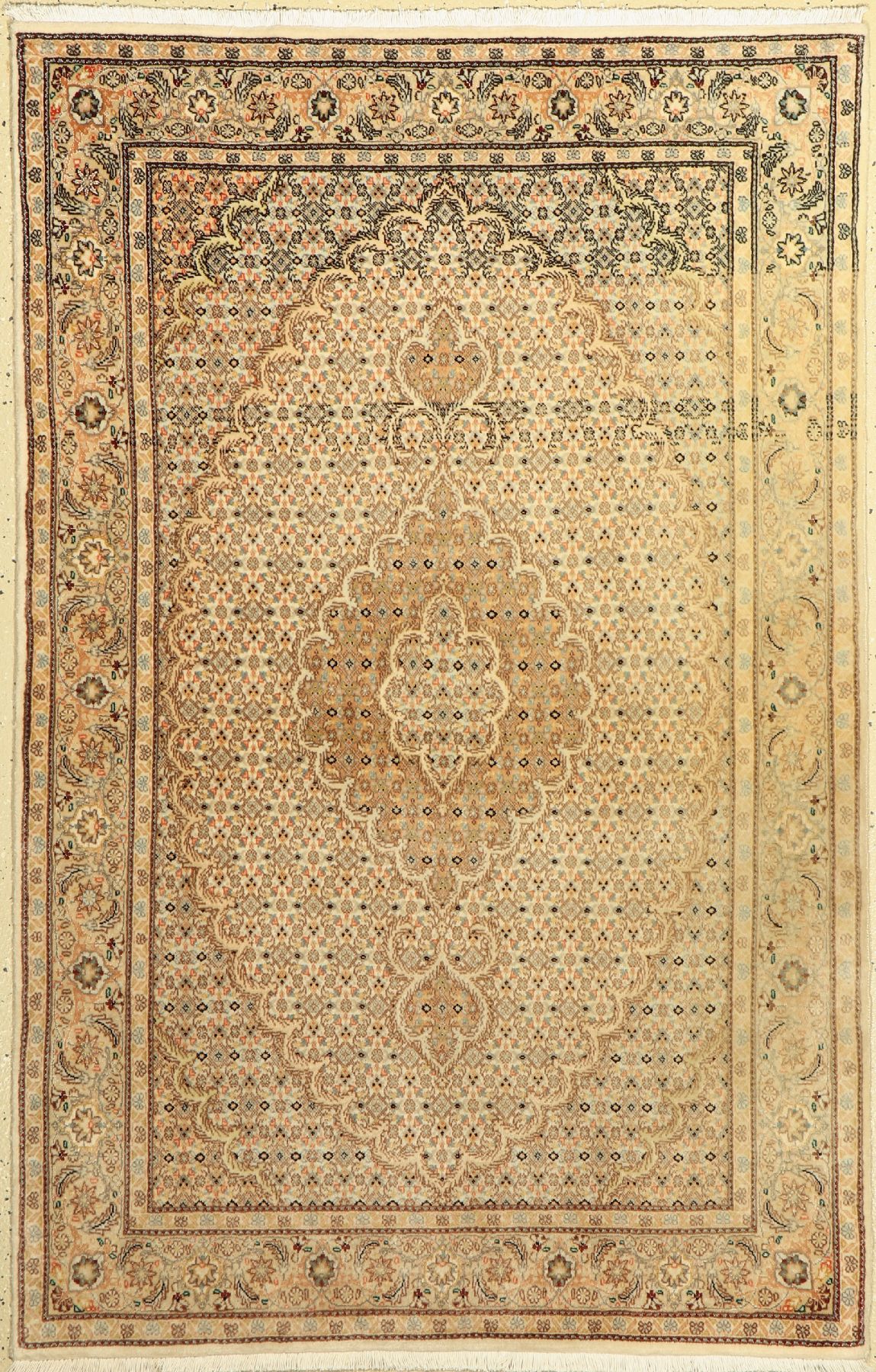 Täbriz fein, Persien, ca. 50 Jahre, Korkwolle mit Seide, ca. 153 x 100 cm, verblasst, EHZ: 2, (Abrasch).