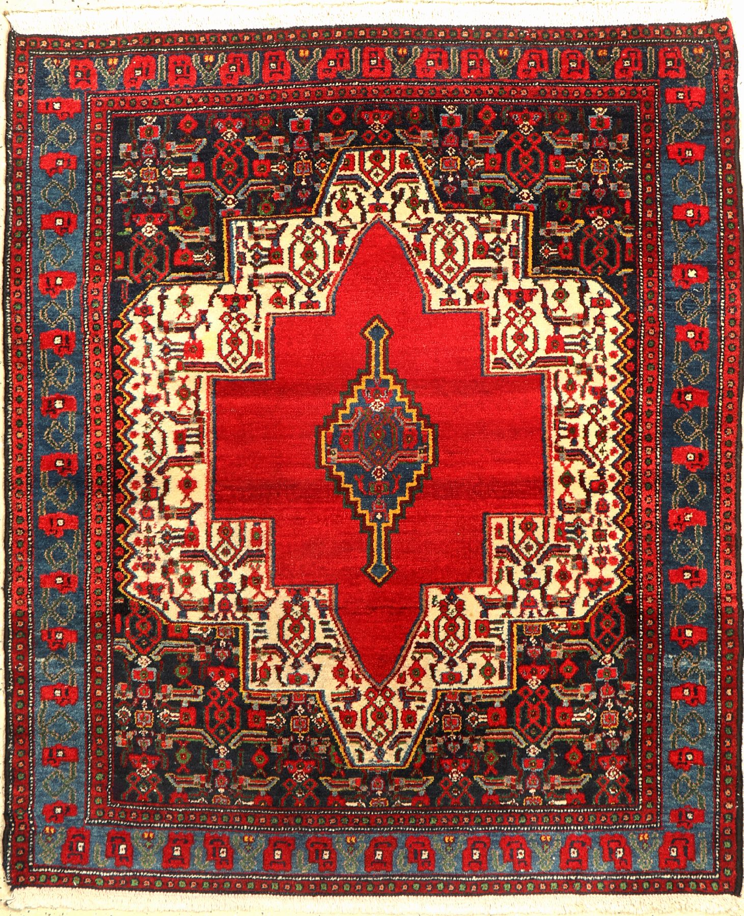 Senneh alt, Persien, um 1950, Wolle auf Baumwolle, ca. 145 x 125 cm, EHZ: 3