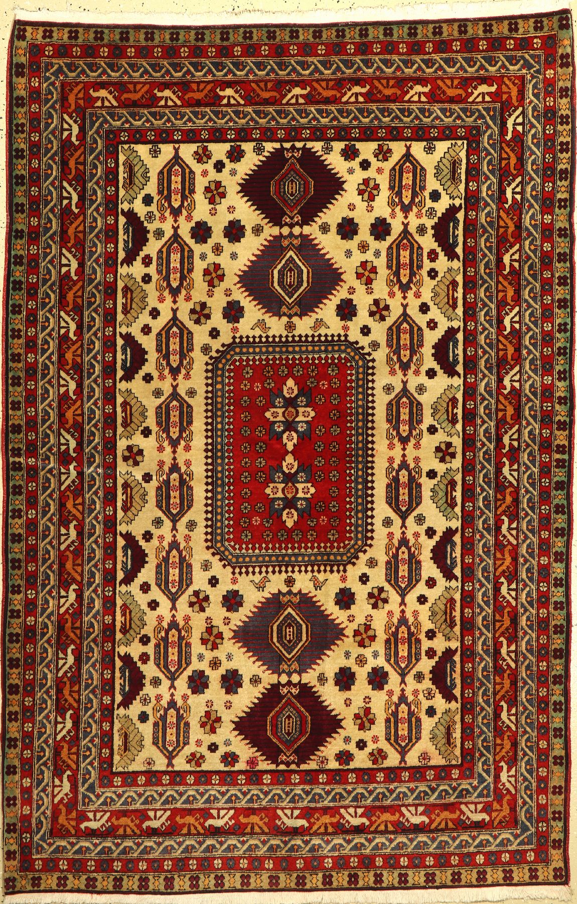 Eriwan alt, Rußland, ca. 50 Jahre, Wolle auf Baumwolle, ca. 200 x 134 cm, EHZ: 2, (leicht verfärbt)