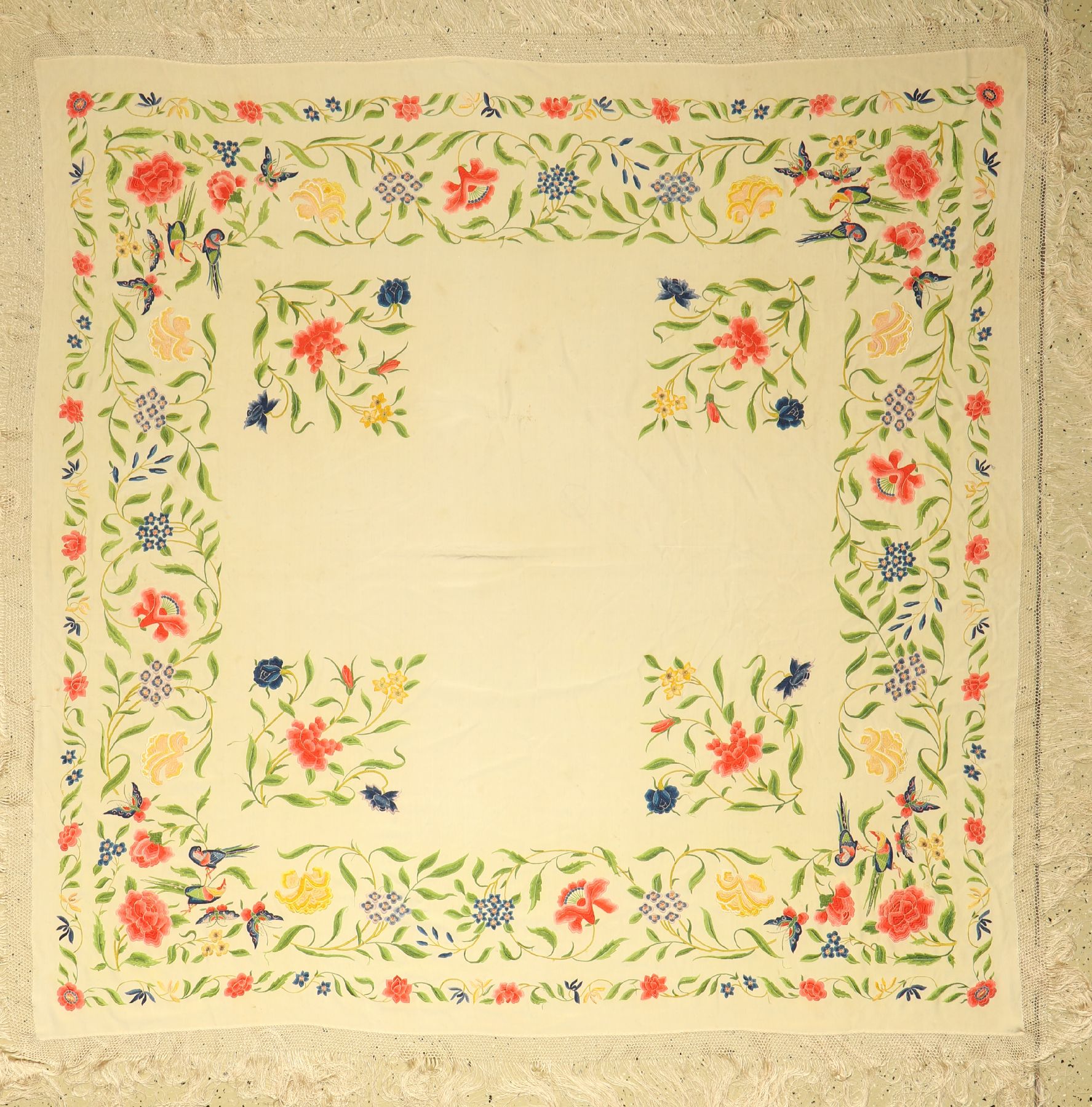 Seidenstickerei, China, ca. 60 Jahre, Seide, ca. 160 x 160 cm, EHZ: 2, (kleine Flecken)