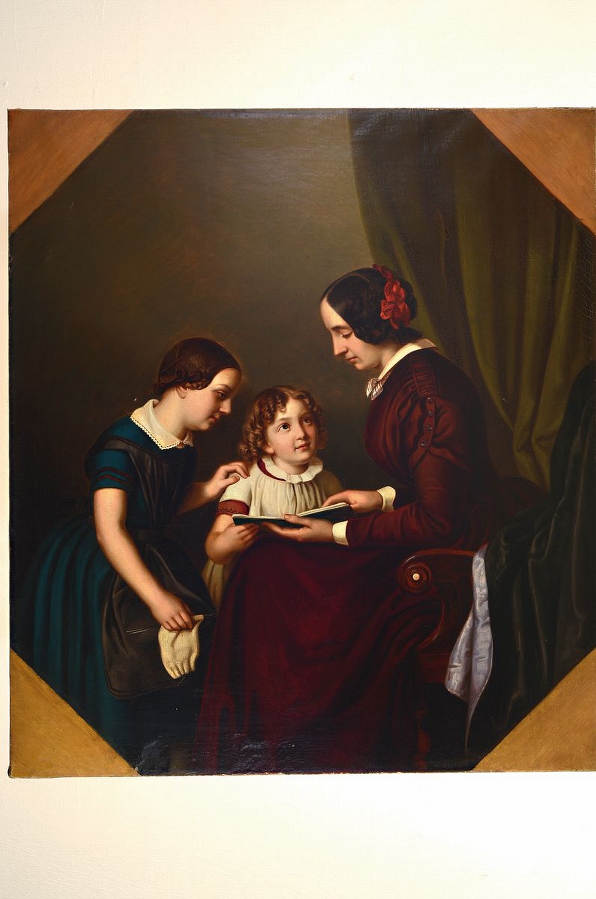 Detail k: Unbekannter Künstler des Biedermeier, deutsch, um 1820-30, Mutter mit zwei Kindern beim Betrachten eines Buches, Öl/Lwd, feine lasierende Malerei ...