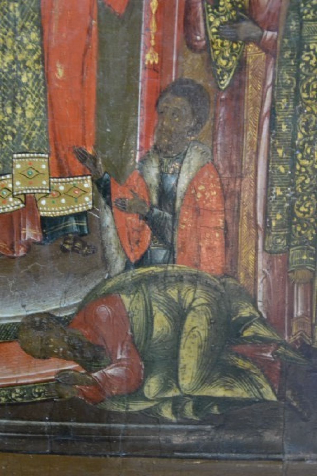 Detail f: Festtags-Ikone, Russland, um 1860/70, Erhöhung des wahren Kreuzes, architektonische Gliederung, zwei Bischöfe halten das Kreuz, flankiert von ...