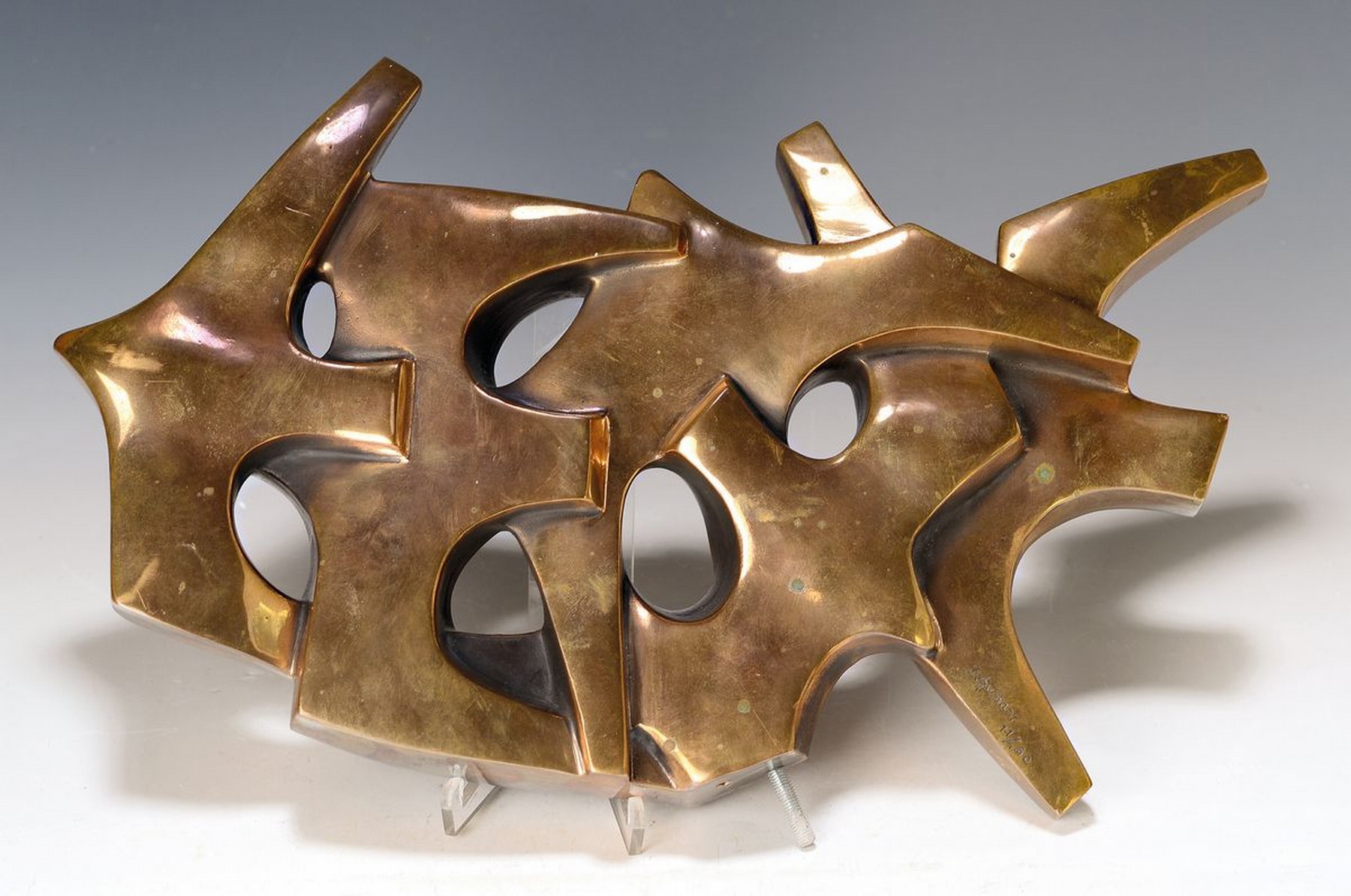 Pierre Schumann, 1917 Heide-2011 Eutin, lernte zunächst Steinmetz und studierte ab 1947 in Hamburg bei Edwin Scharff und in Stuttgart bei Otto Baum, ...