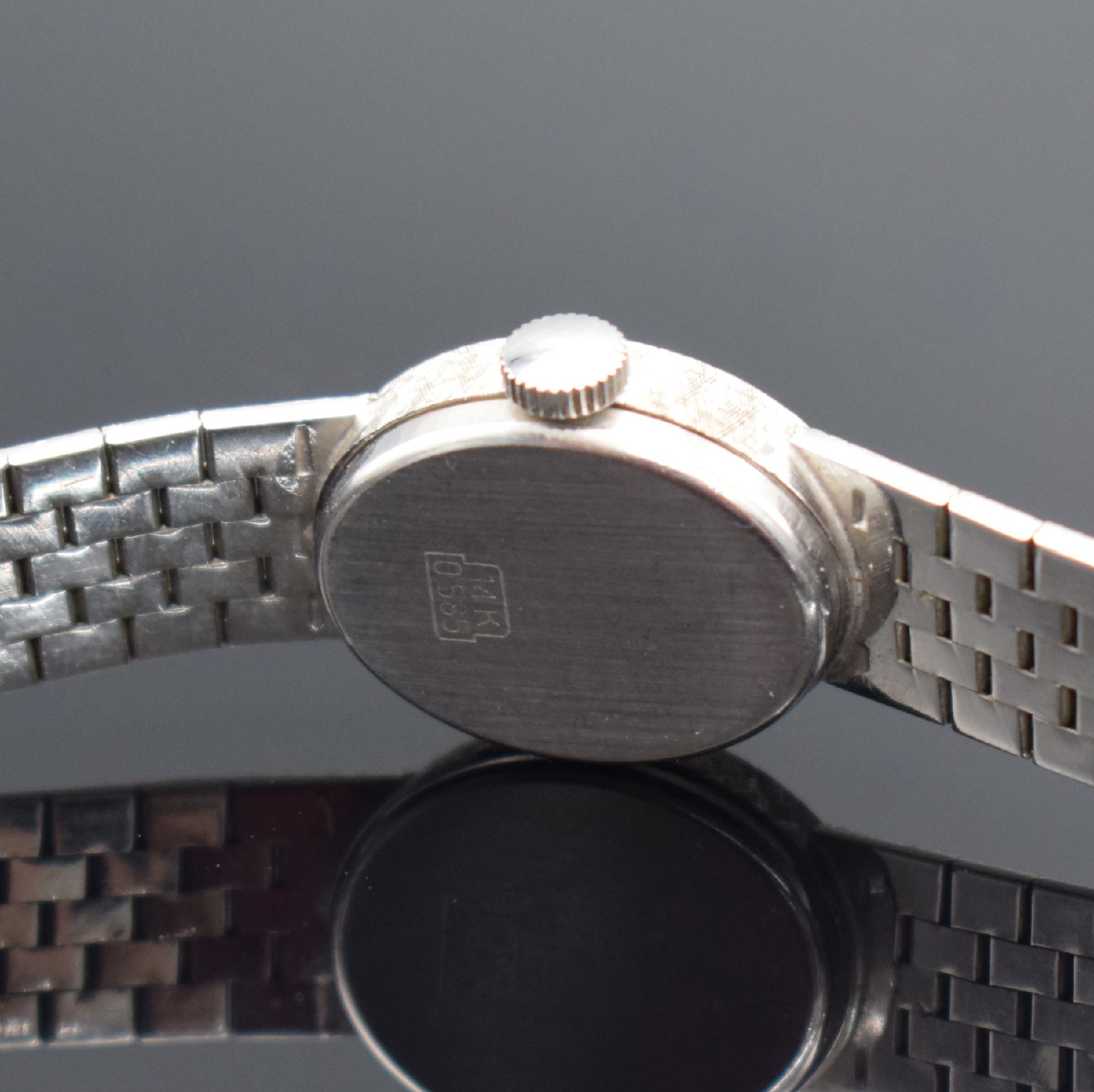 Detail c: FAVOR Damenarmbanduhr in WG 585/000, Schweiz um 1970, Handaufzug, Boden aufgedr., silb. Zifferbl. m. aufgel. Std.-Ind., schwarze Zeiger, Kal. INT ...