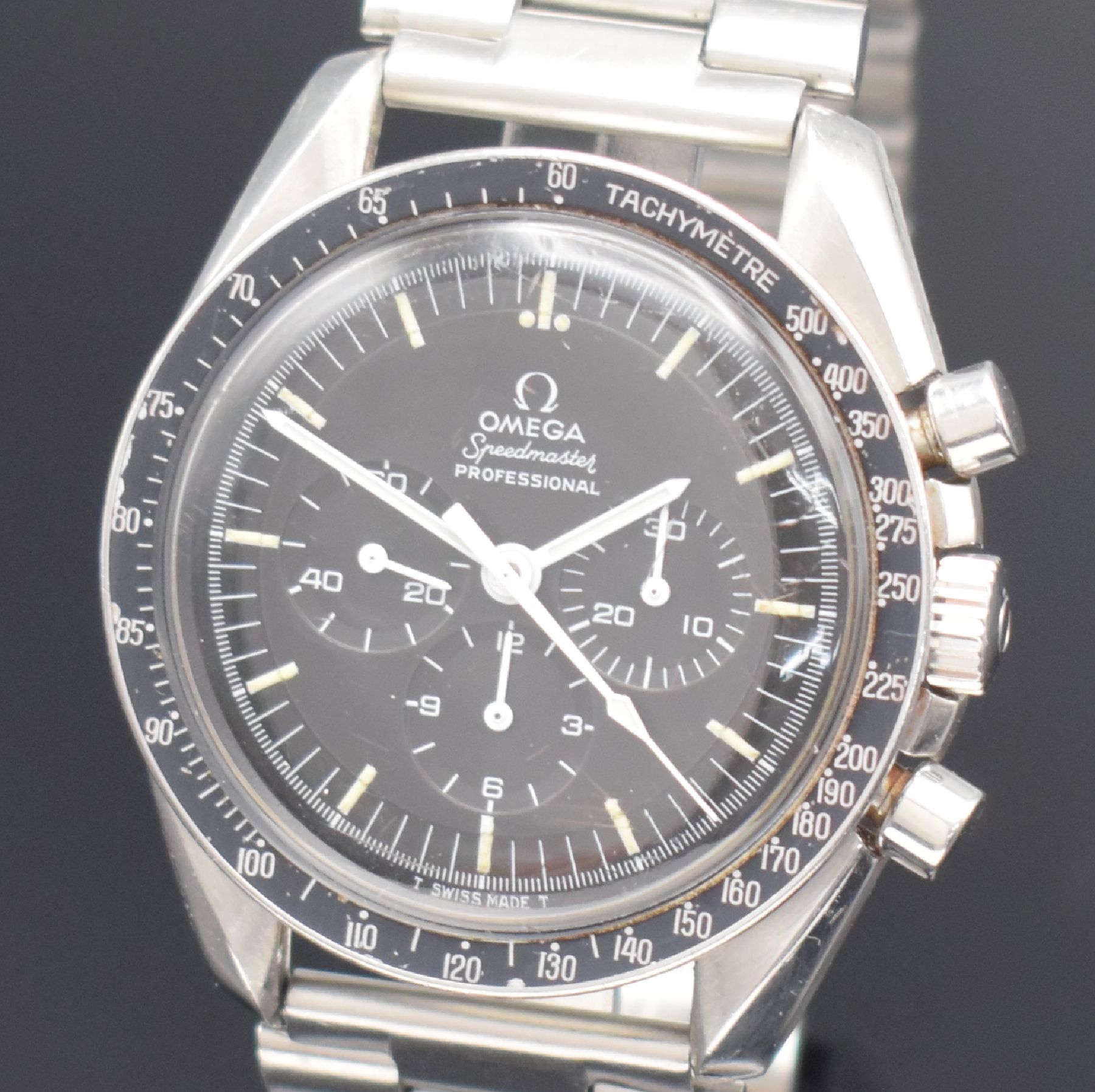 Detail a: OMEGA Speedmaster Professional Referenz 145022-69ST Herrenarmbanduhr mit Chronograph und sog. "Dot over 90" Lünette, Schweiz um 1969, ...