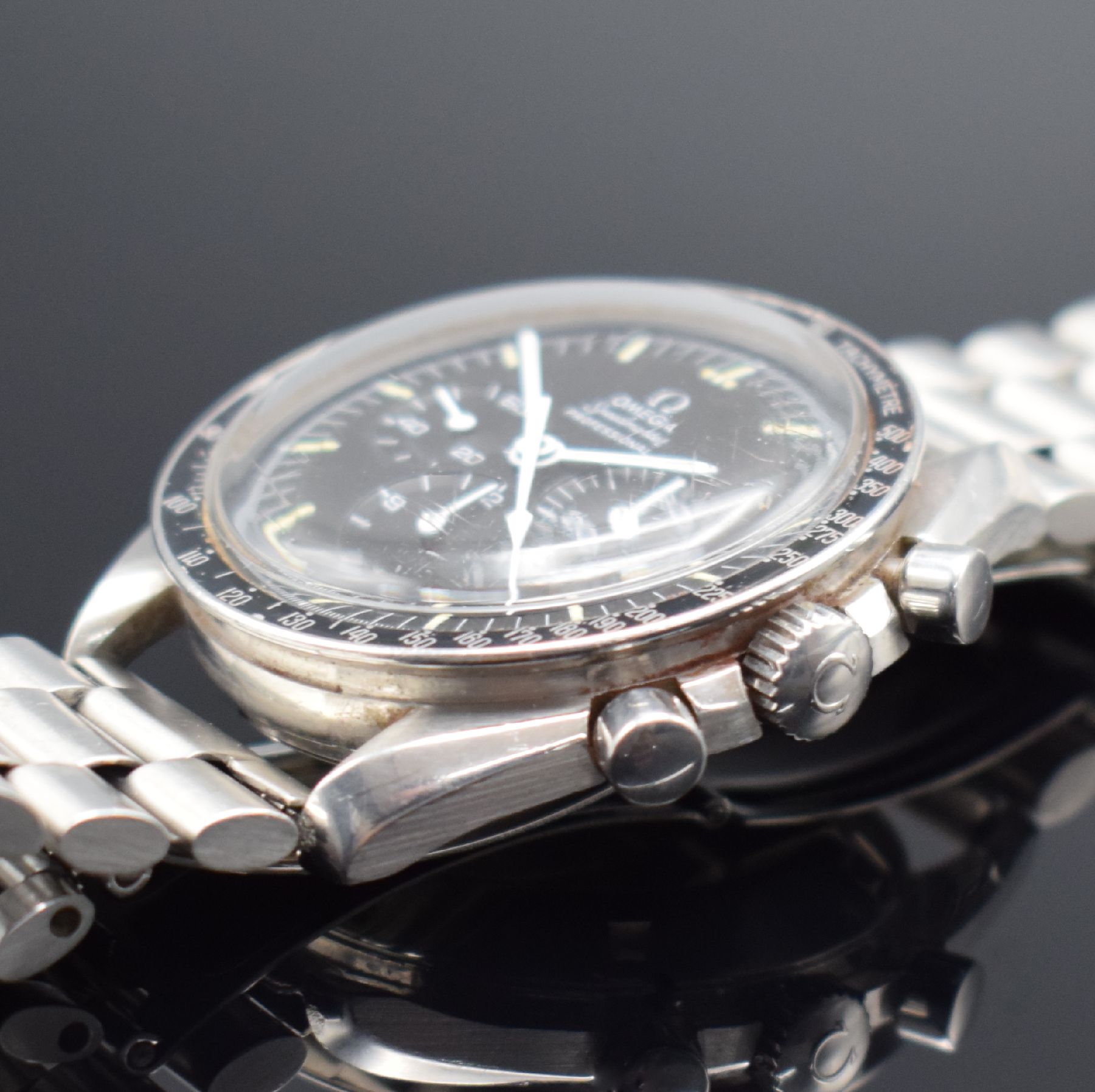 Detail c: OMEGA Speedmaster Professional Referenz 145022-69ST Herrenarmbanduhr mit Chronograph und sog. "Dot over 90" Lünette, Schweiz um 1969, ...