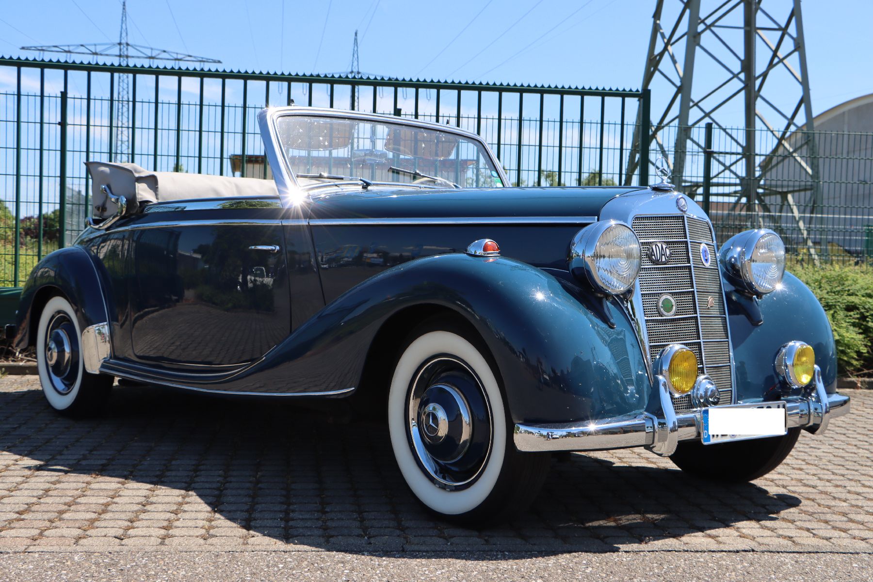 1952 Mercedes Benz 170 S Cabriolet, Chassis: 1360420987951 Motor: 13692209622/51 (matching). Dieses Ausnahmefahrzeug hatte dokumentierbar im Laufe ...