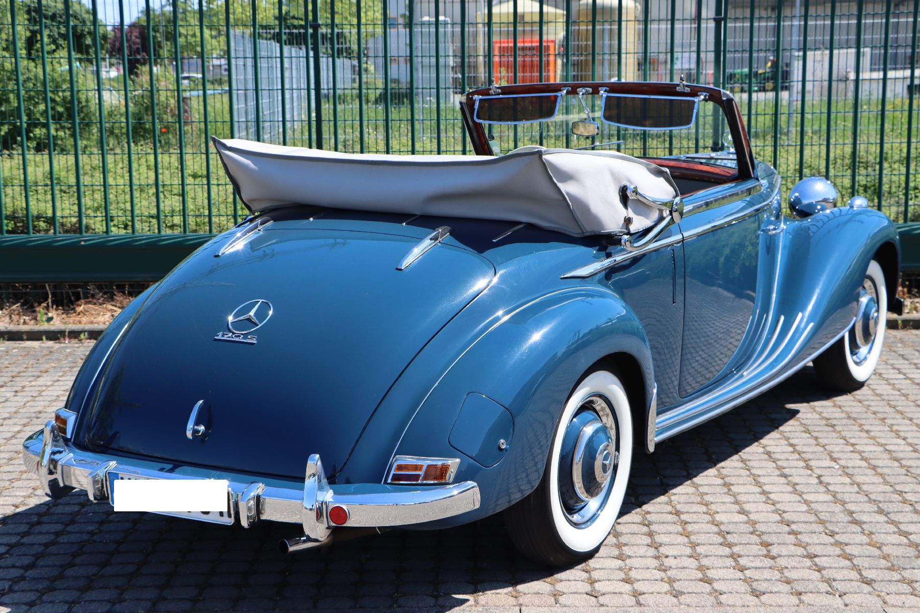 Detail b: 1952 Mercedes Benz 170 S Cabriolet, Chassis: 1360420987951 Motor: 13692209622/51 (matching). Dieses Ausnahmefahrzeug hatte dokumentierbar im Laufe ...