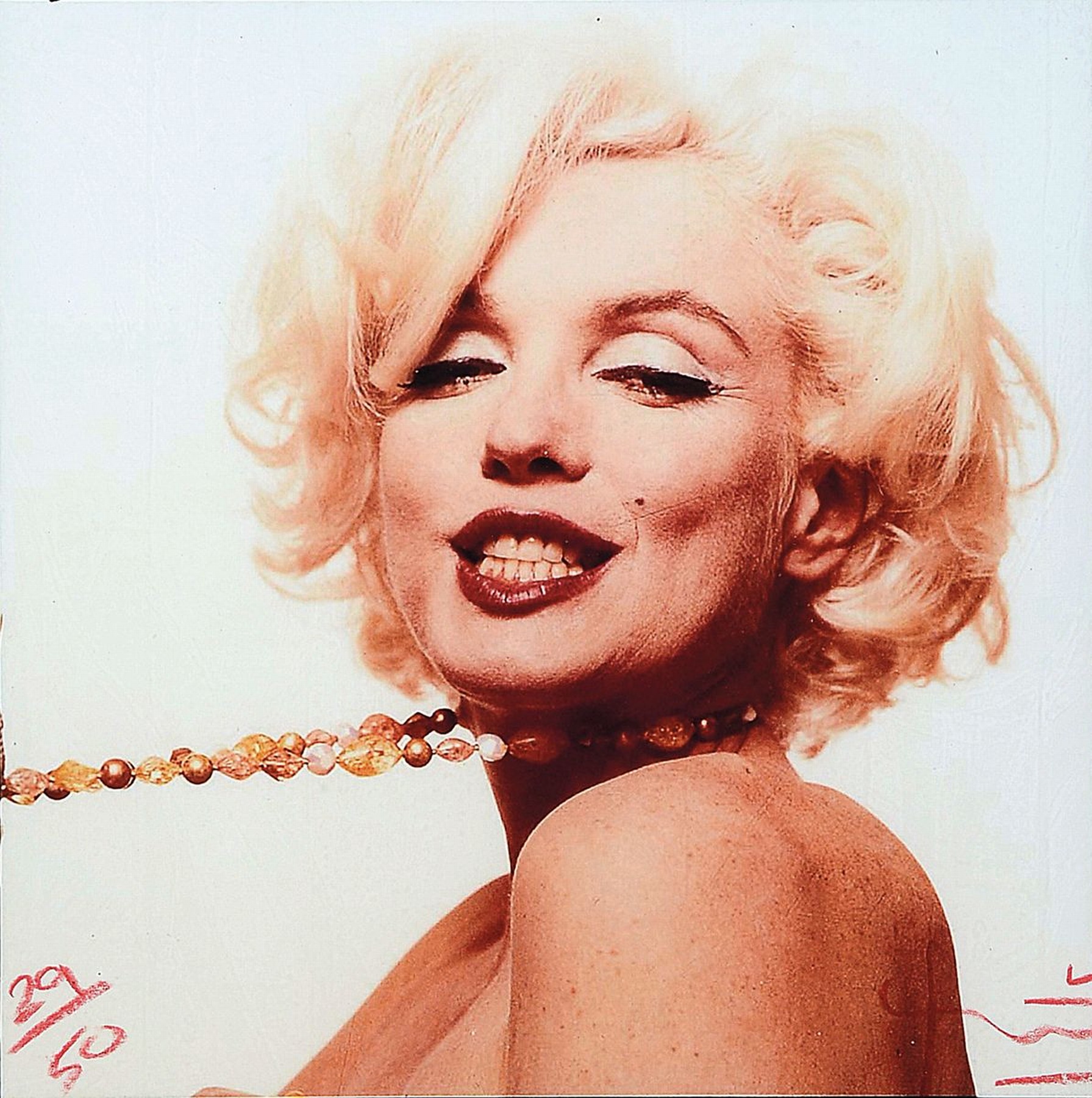 Bert Stern, 1929 New York - 2013 ebenda, "MM Stretching the Beads" (2006), Porträt Marilyn Monroes des letzten Shootings von 1962, Ink-Jet ...