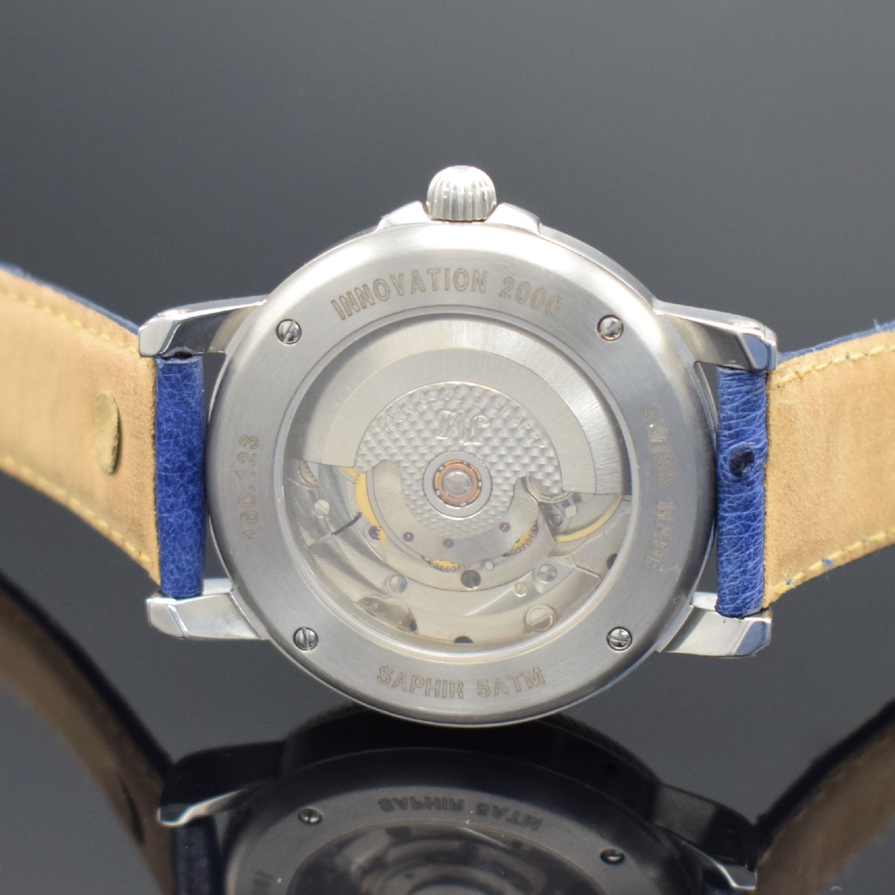 Detail d: JEAN MARCEL Herrenarmbanduhr mit wandernder springender Stunde, Schweiz um 1995, Automatik, beids. vergl. Stahlgeh., Boden & Krone verschr., ...