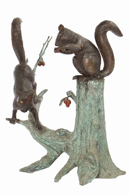 Image 26417338 - Eichhörnchen auf Baumstamm