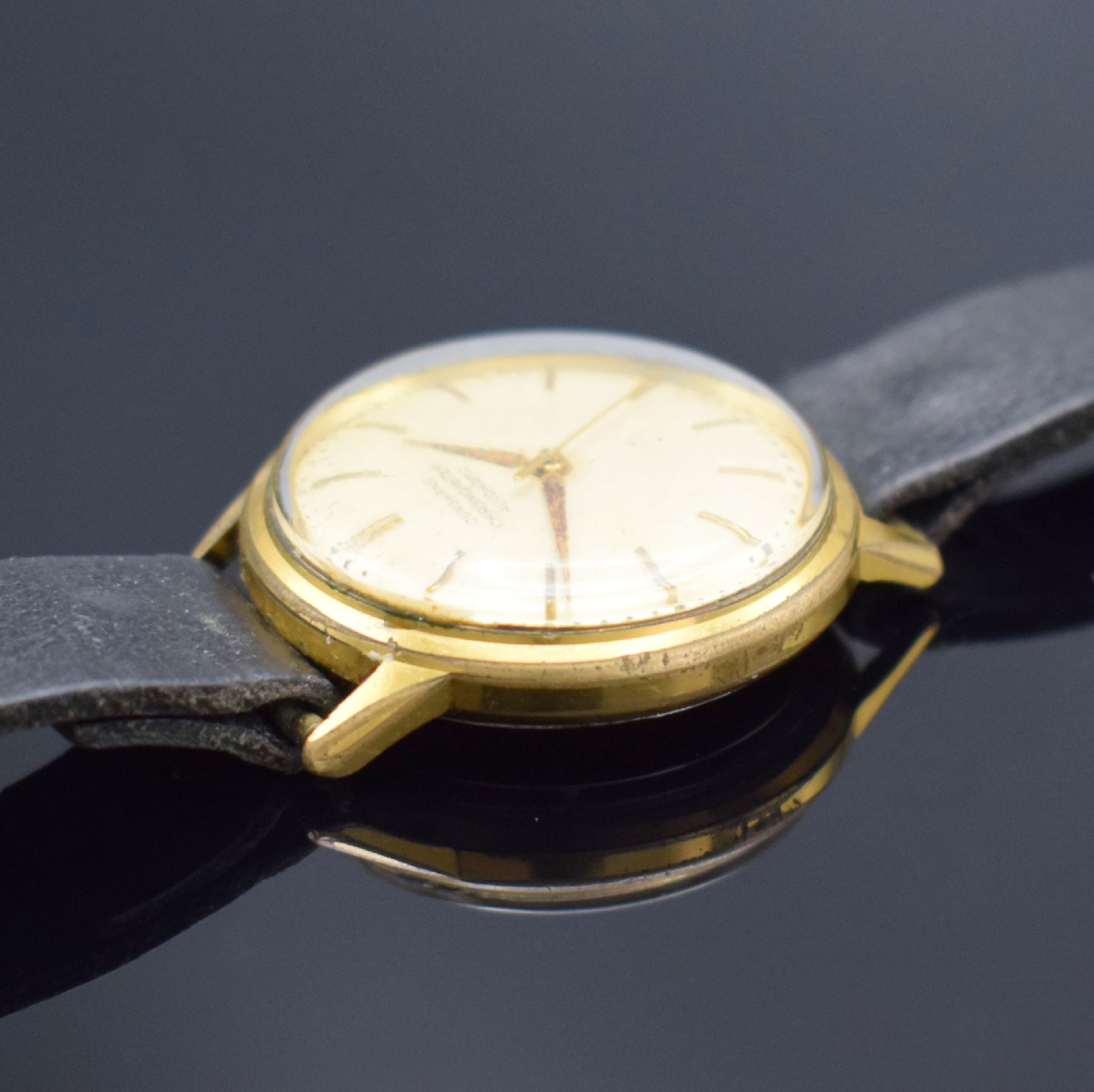 Detail b: JUNGHANS vergoldeter Herrenchronometer, Deutschland um 1960, Automatik, Boden verschr., silb. Zifferbl. altersb. pat./fl., gold. Ind. & Zeiger (teils ...