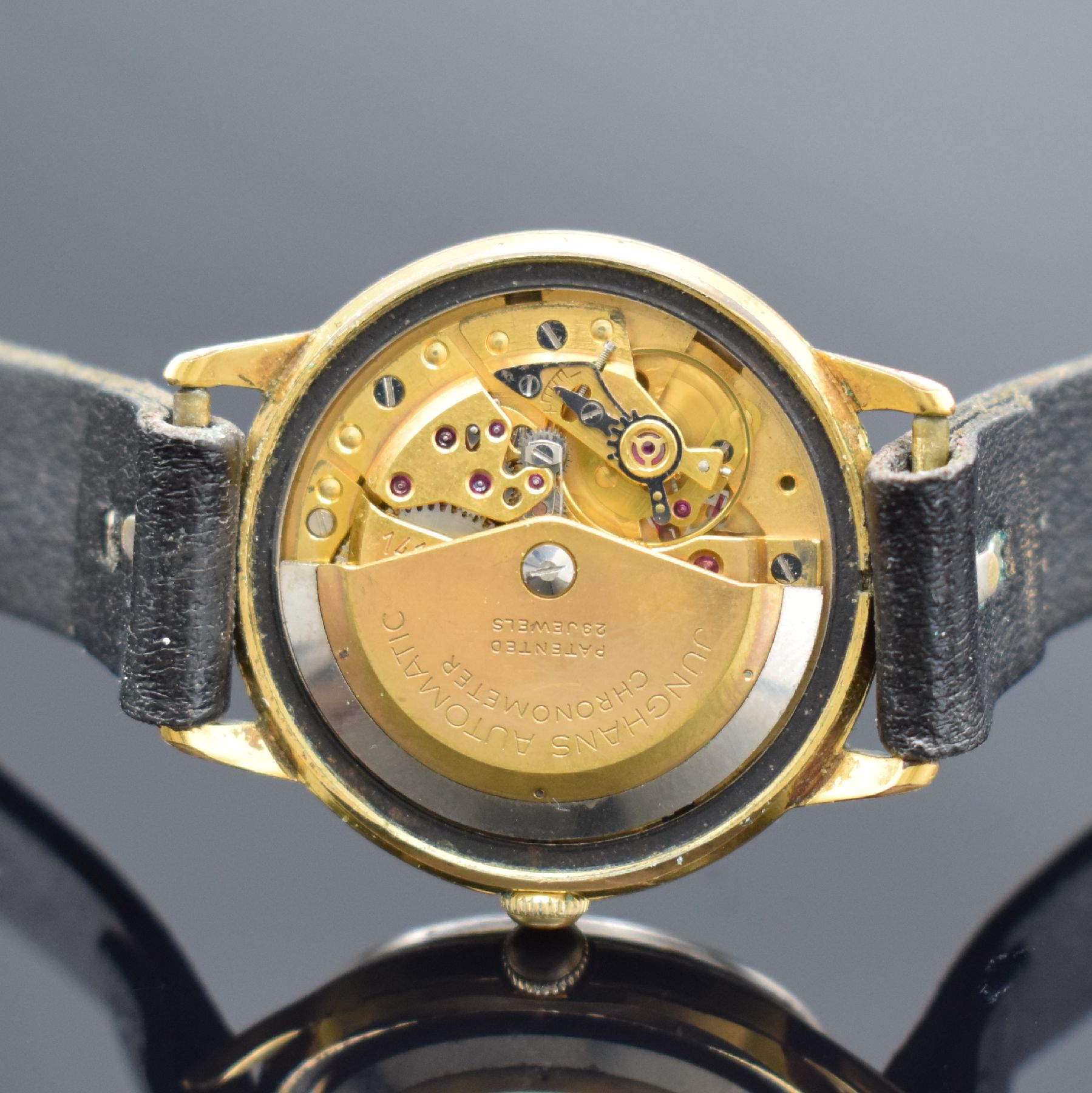 Detail e: JUNGHANS vergoldeter Herrenchronometer, Deutschland um 1960, Automatik, Boden verschr., silb. Zifferbl. altersb. pat./fl., gold. Ind. & Zeiger (teils ...