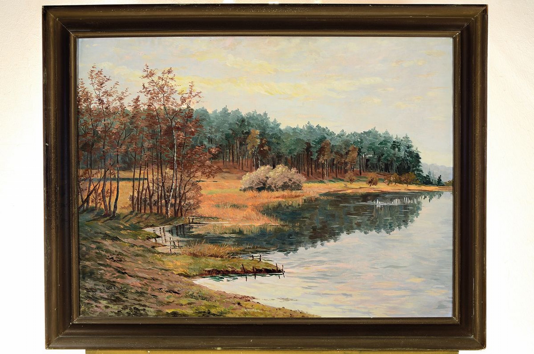 Detail k: Doris Kittel, datiert 1952, Herbstliche Uferlandschaft mit Kiefernwald, Öl/Lwd, links unten signiert und dat., ca. 60x80cm, R. ca. 72x92cm, Riss in ...