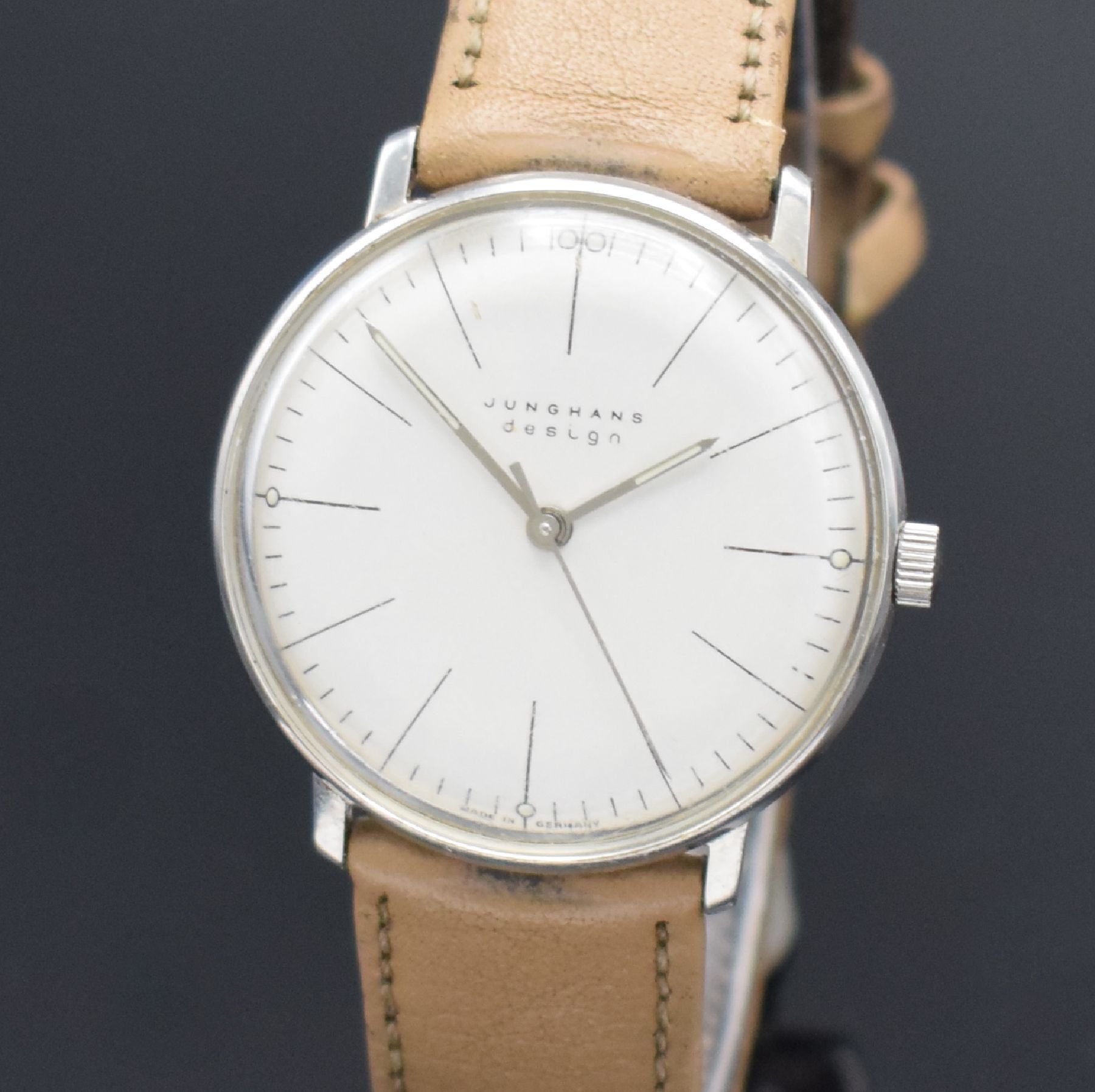 Detail a: JUNGHANS Herrenarmbanduhr Max Bill Design, Deutschland um 2010, Handaufzug, Ref. 27.3700 705, Edelstahlgeh., Boden aufgedr., silb. Zifferbl. m. ...
