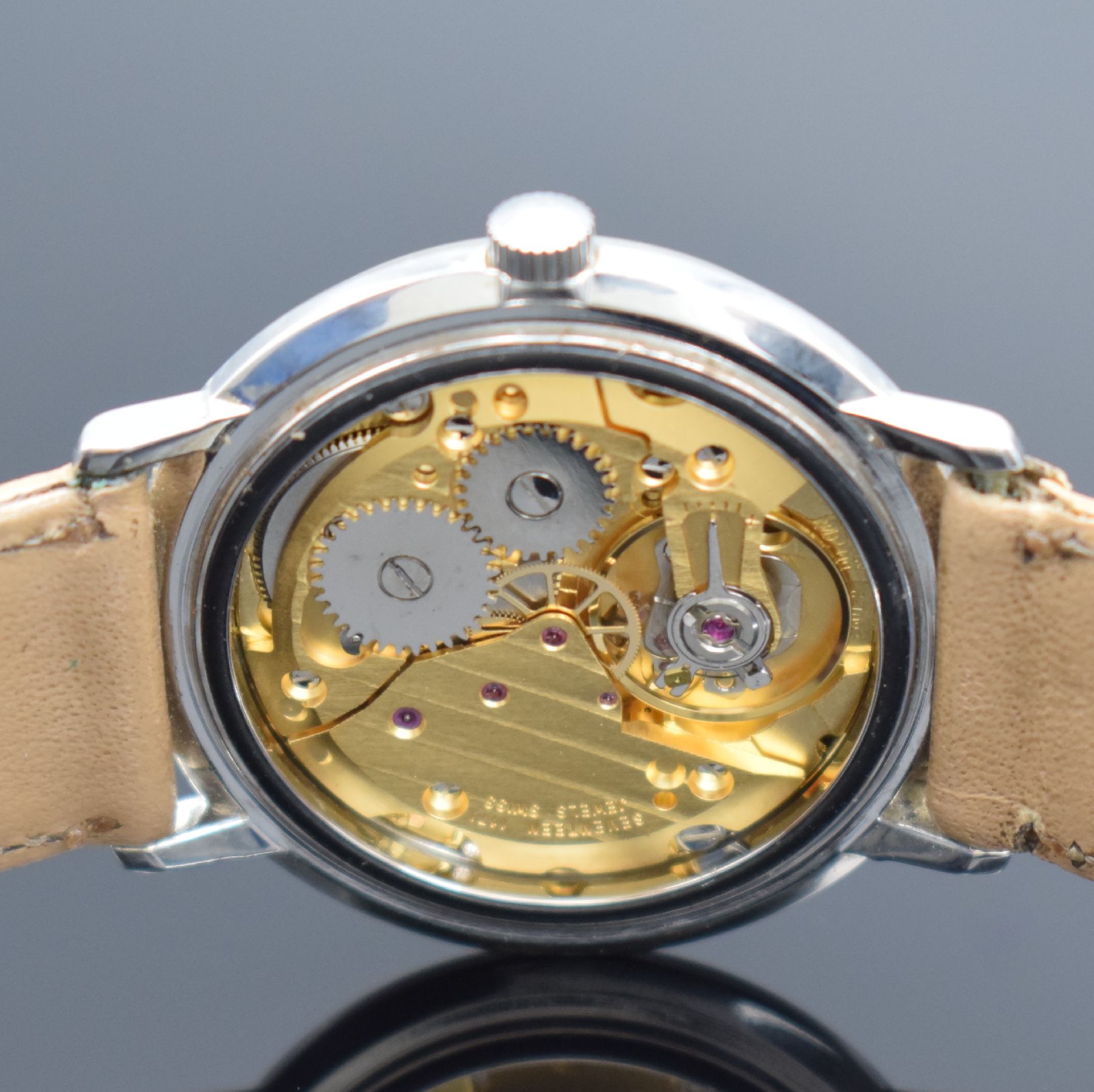 Detail c: JUNGHANS Herrenarmbanduhr Max Bill Design, Deutschland um 2010, Handaufzug, Ref. 27.3700 705, Edelstahlgeh., Boden aufgedr., silb. Zifferbl. m. ...
