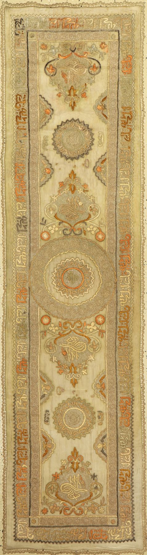 Osmanische Seiden und Metallstickerei, antik um 1900, ca. 185 x 49 cm, EHZ: 3(Paar kleiner Risse).