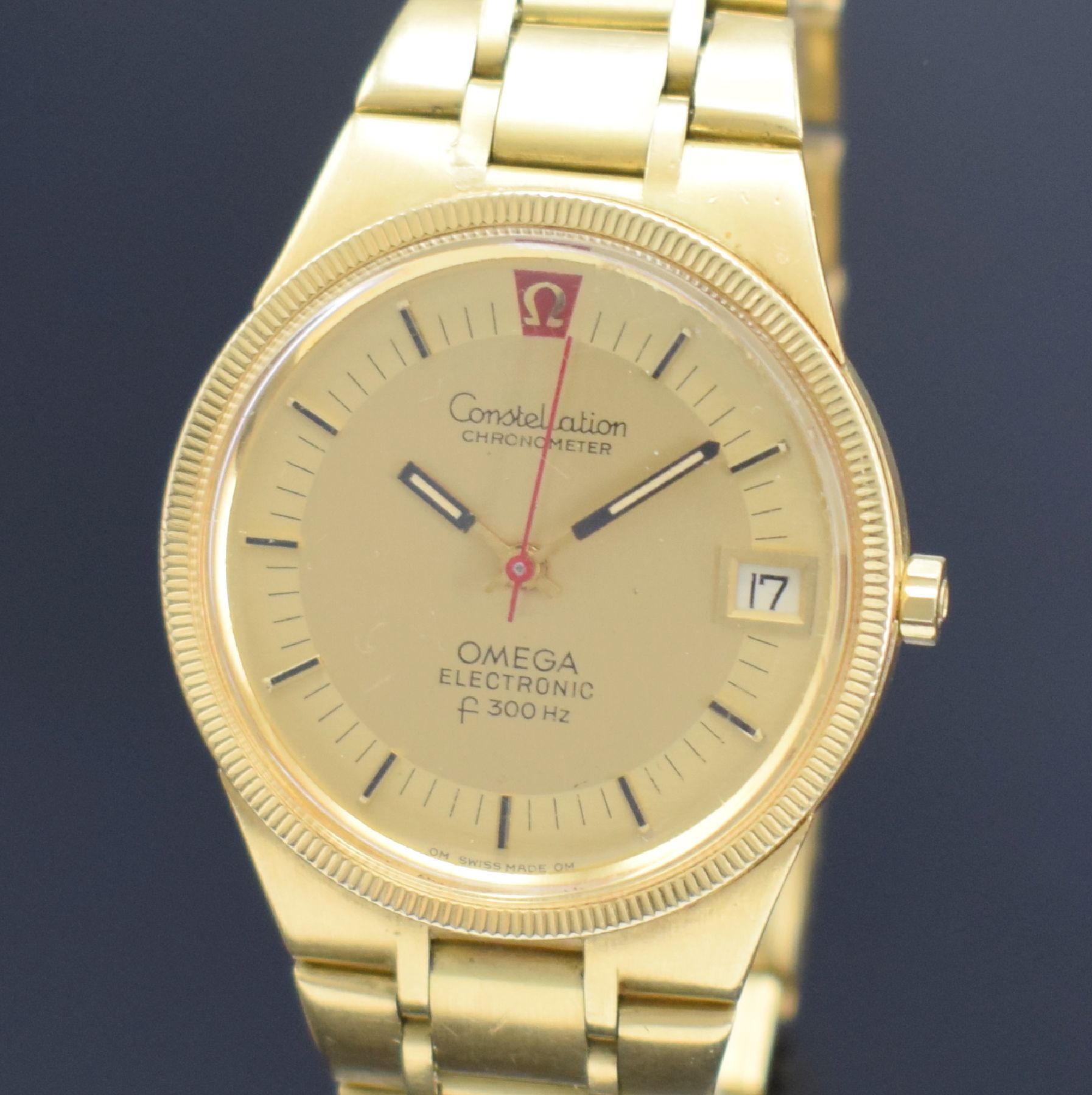 Detail a: OMEGA Constellation Electronic f 300 HZ Chronometer in GG 750/000, Schweiz um 1970, Stimmgabelschwinger, Ref. 198.7264, integriertes orig. Goldband ...