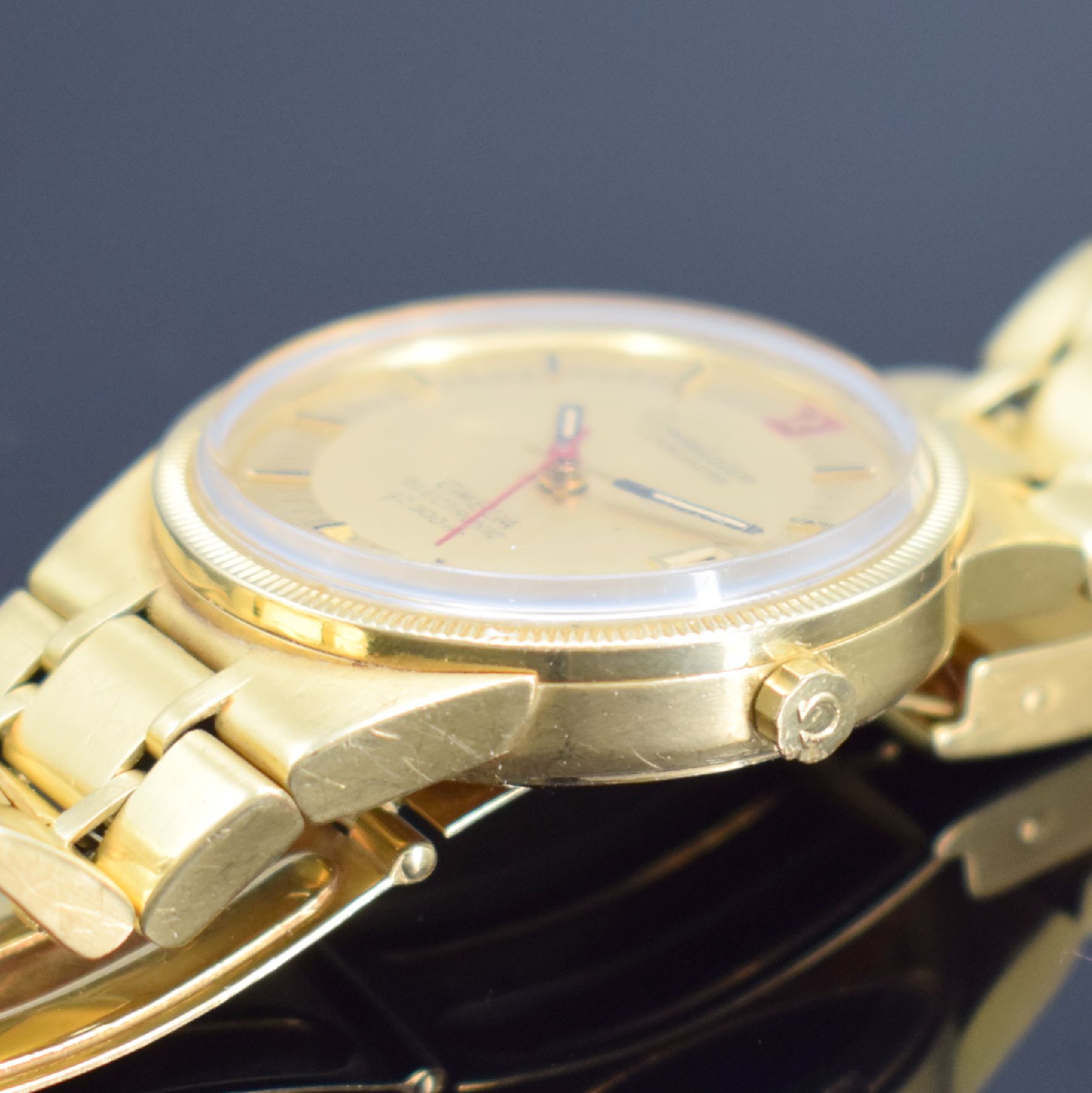 Detail e: OMEGA Constellation Electronic f 300 HZ Chronometer in GG 750/000, Schweiz um 1970, Stimmgabelschwinger, Ref. 198.7264, integriertes orig. Goldband ...