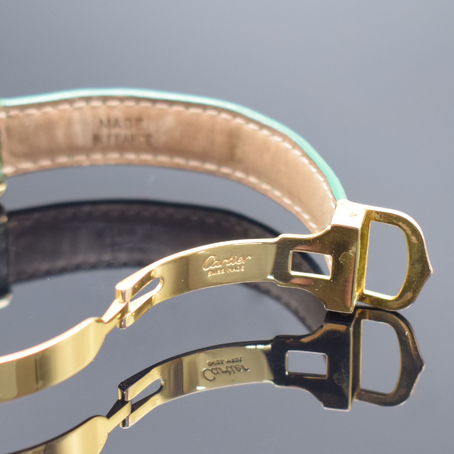 Detail b: CARTIER Armbanduhr Modellserie Tank, Handaufzug, Schweiz um 1980, verg. Sterlingsilbergeh. inkl. orig. Lederband m. verg. orig. Dornschl., ...