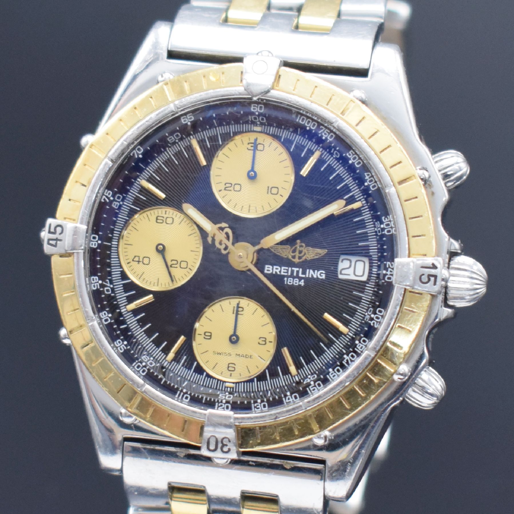 Detail a: BREITLING Herrenarmbanduhr Modellserie Chronomat Referenz D13050, Automatik, Edelstahl/Gold kombiniert inkl. Pilotband, Lün. m. 60er Teilung eins. ...
