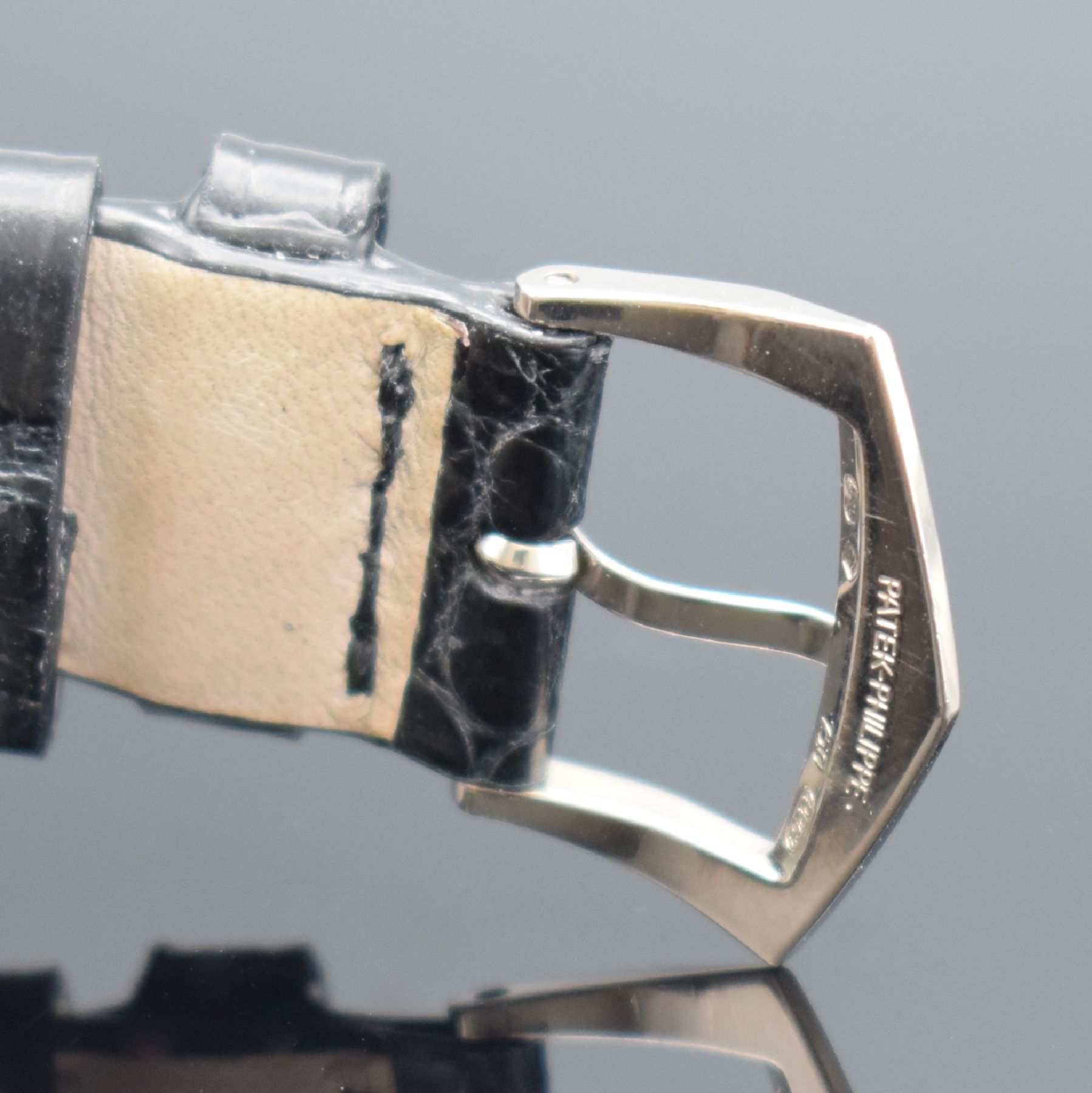 Detail c: PATEK PHILIPPE feine Herrenarmbanduhr Serie Gondolo in WG 750/000 Referenz 5124G-001, Handaufzug, 2-teil. gestuftes Geh. beids. vergl., Boden 4-fach ...