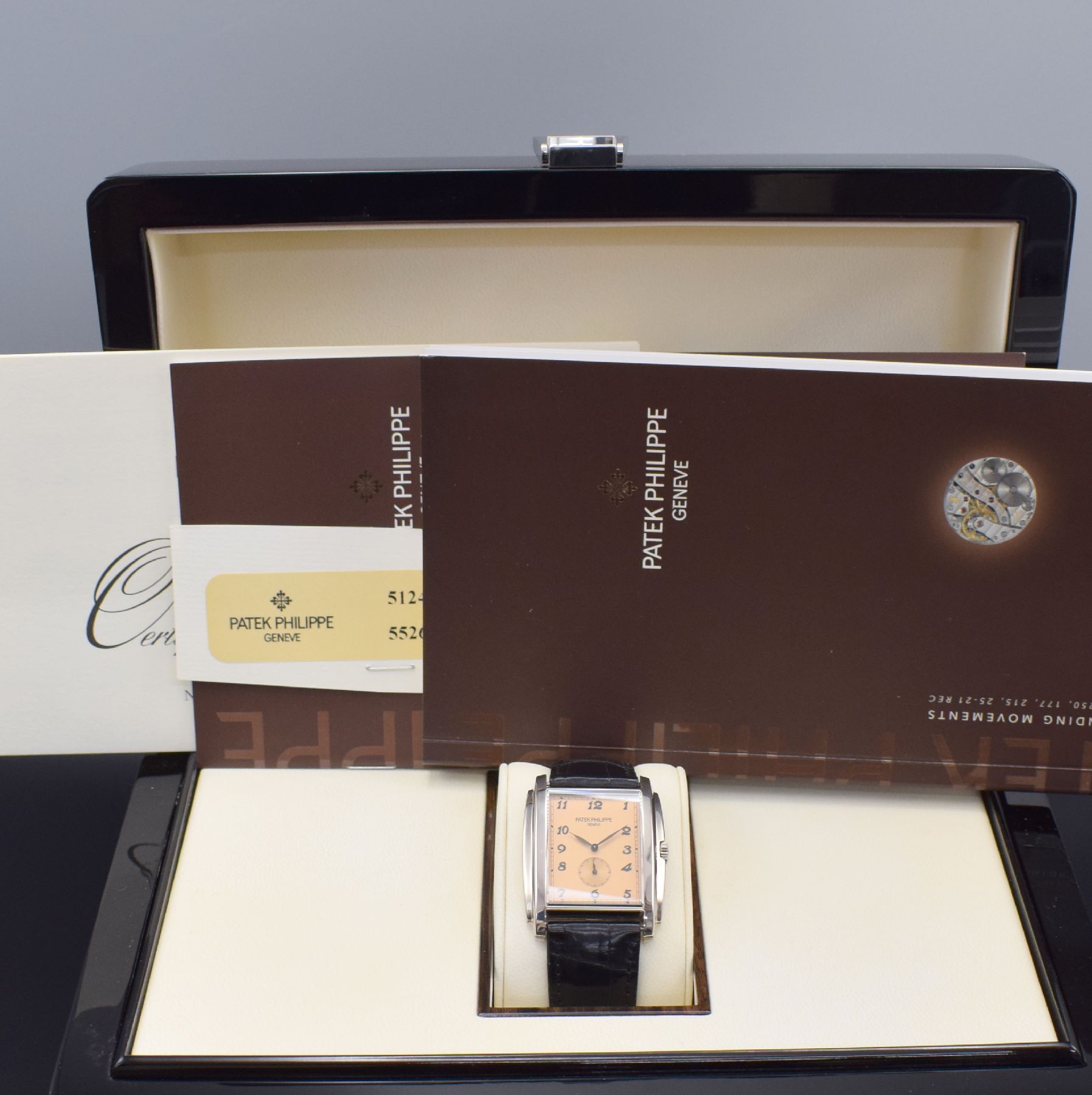 Detail k: PATEK PHILIPPE feine Herrenarmbanduhr Serie Gondolo in WG 750/000 Referenz 5124G-001, Handaufzug, 2-teil. gestuftes Geh. beids. vergl., Boden 4-fach ...