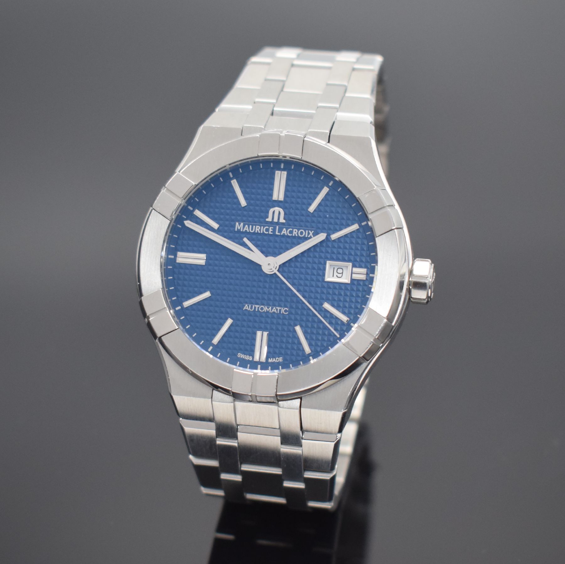 MAURICE LACROIX Herrenarmbanduhr AIKON in Edelstahl Referenz AI 6008, Automatik, beids. vergl., Boden 7-fach verschr., verschr. Krone, Gliederband m. ...