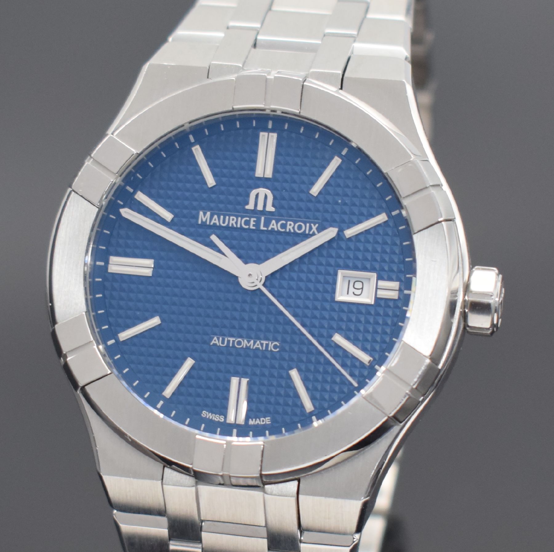 Detail a: MAURICE LACROIX Herrenarmbanduhr AIKON in Edelstahl Referenz AI 6008, Automatik, beids. vergl., Boden 7-fach verschr., verschr. Krone, Gliederband m. ...