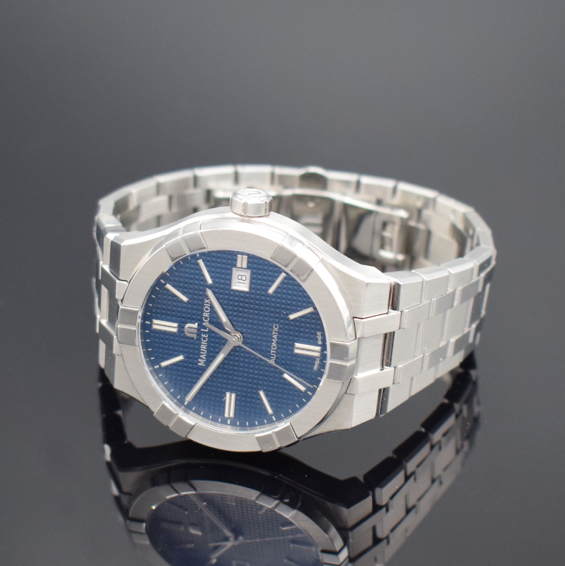Detail b: MAURICE LACROIX Herrenarmbanduhr AIKON in Edelstahl Referenz AI 6008, Automatik, beids. vergl., Boden 7-fach verschr., verschr. Krone, Gliederband m. ...