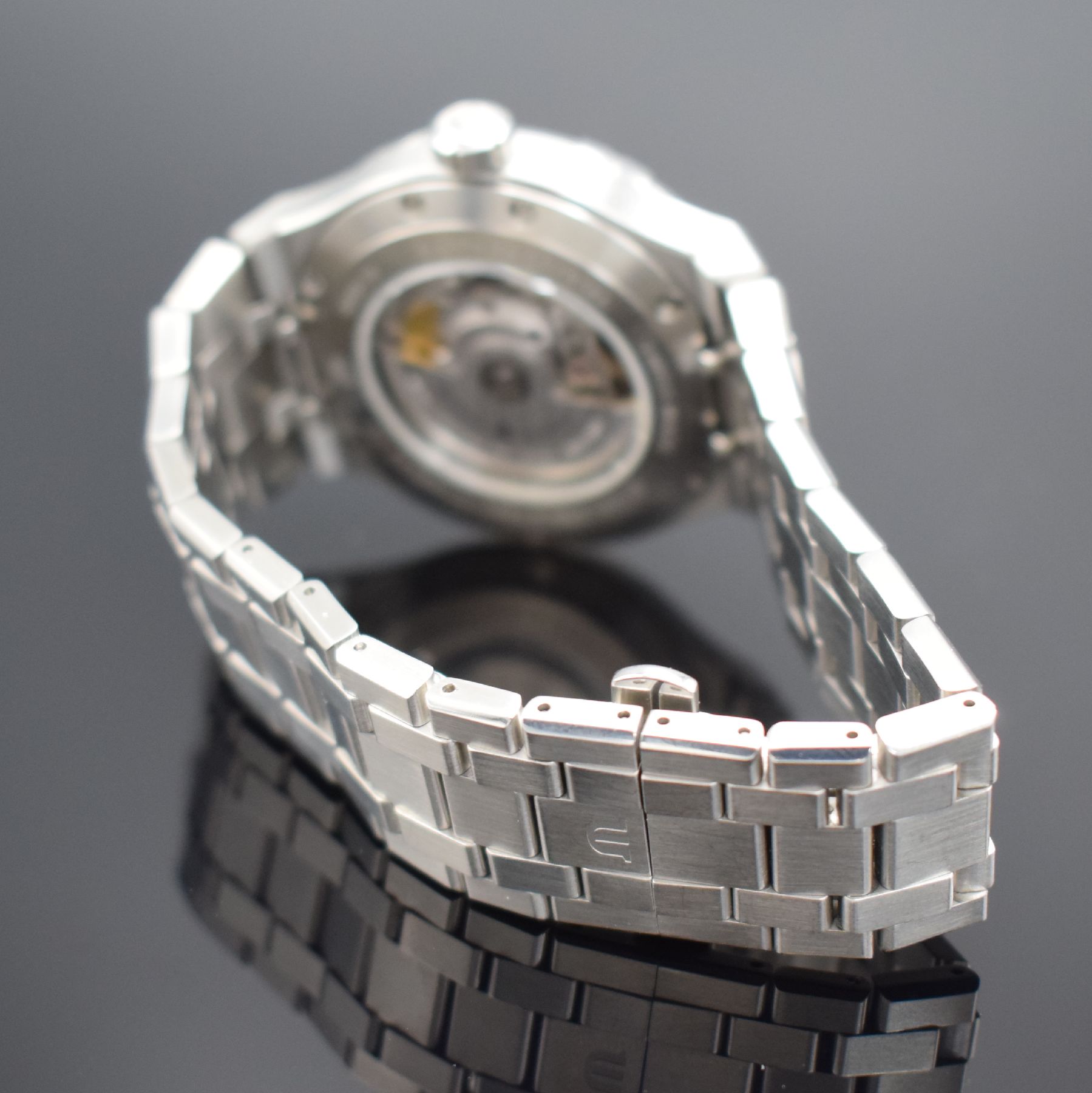 Detail c: MAURICE LACROIX Herrenarmbanduhr AIKON in Edelstahl Referenz AI 6008, Automatik, beids. vergl., Boden 7-fach verschr., verschr. Krone, Gliederband m. ...